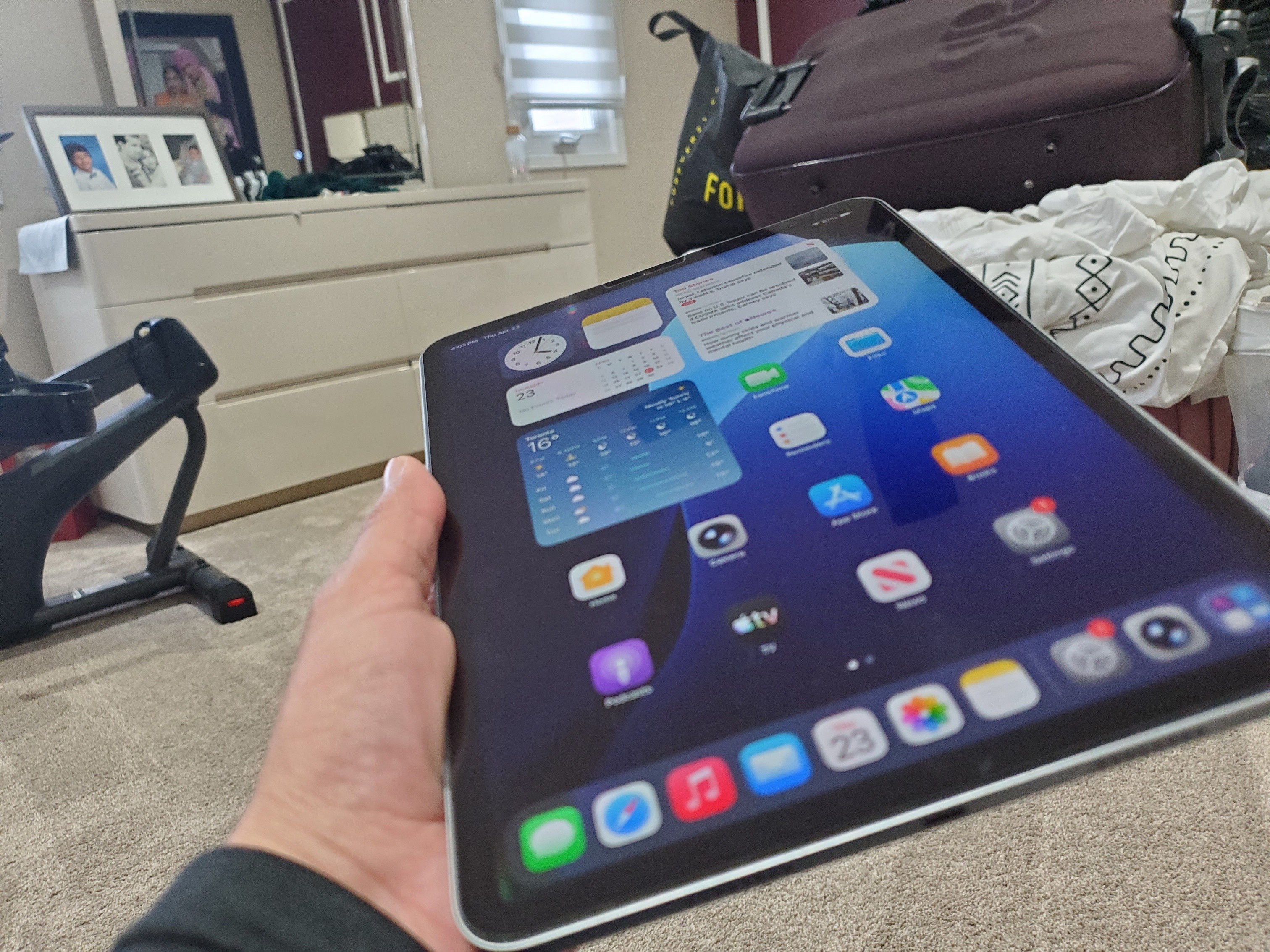 11" Apple iPad Pro w/ box (M2, 128GB, Wi-Fi)
