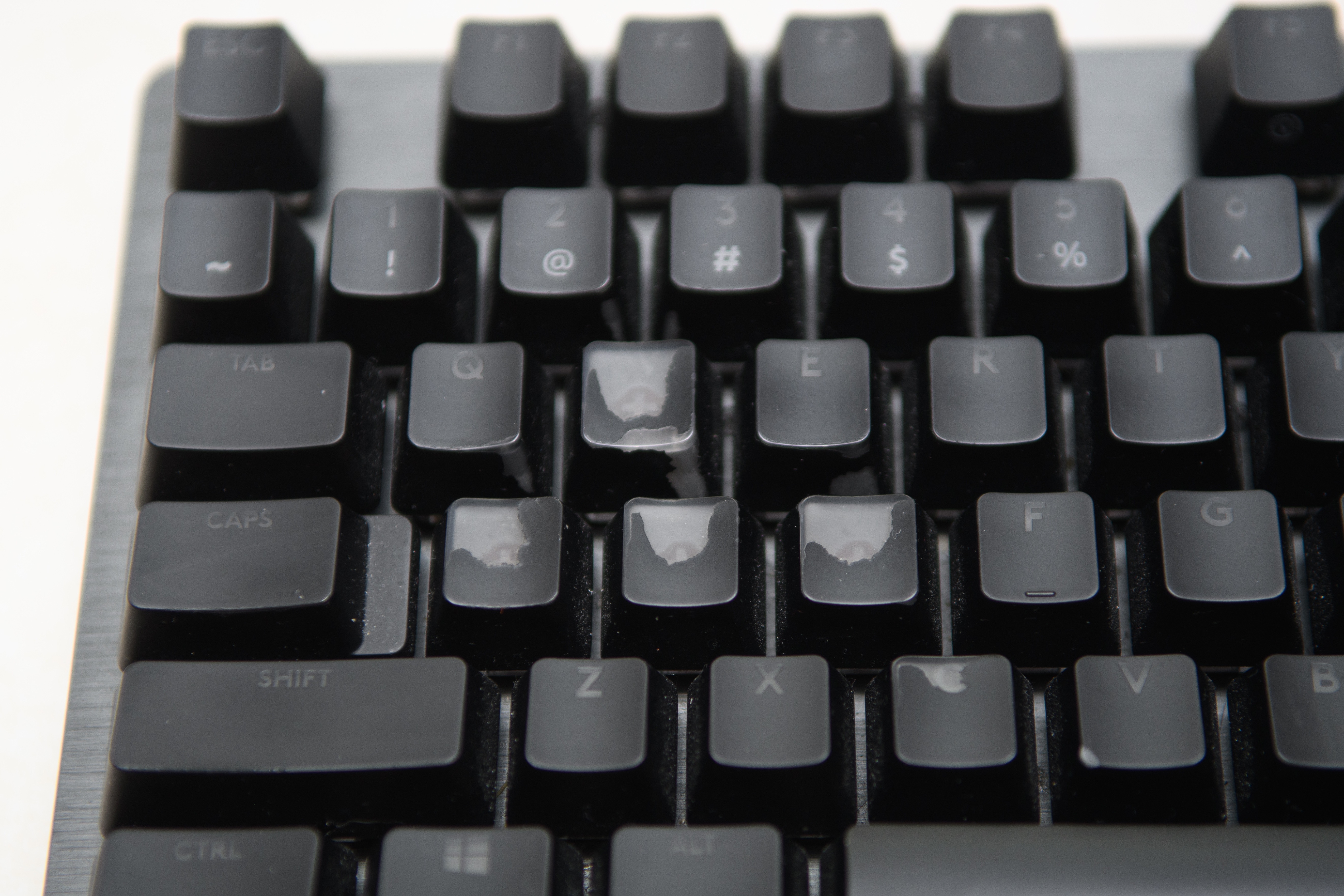 Damaged Logitech G512 Carbon - photo 2