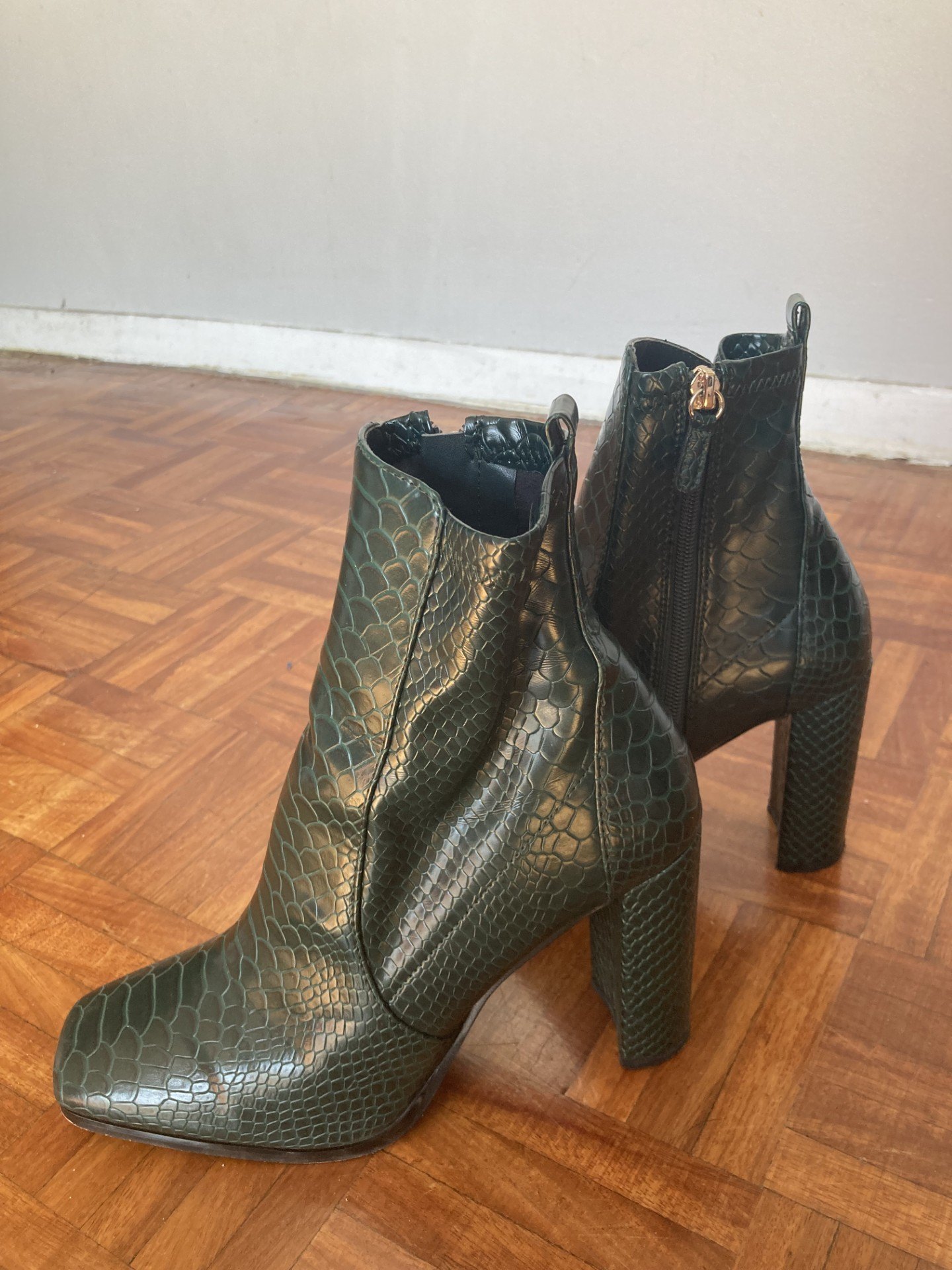 Aldo Aurla Green Snakeskin Faux Leather Booties (Women's size 9) - photo 5