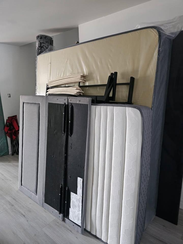 Queen size Bed with drawers - photo 5