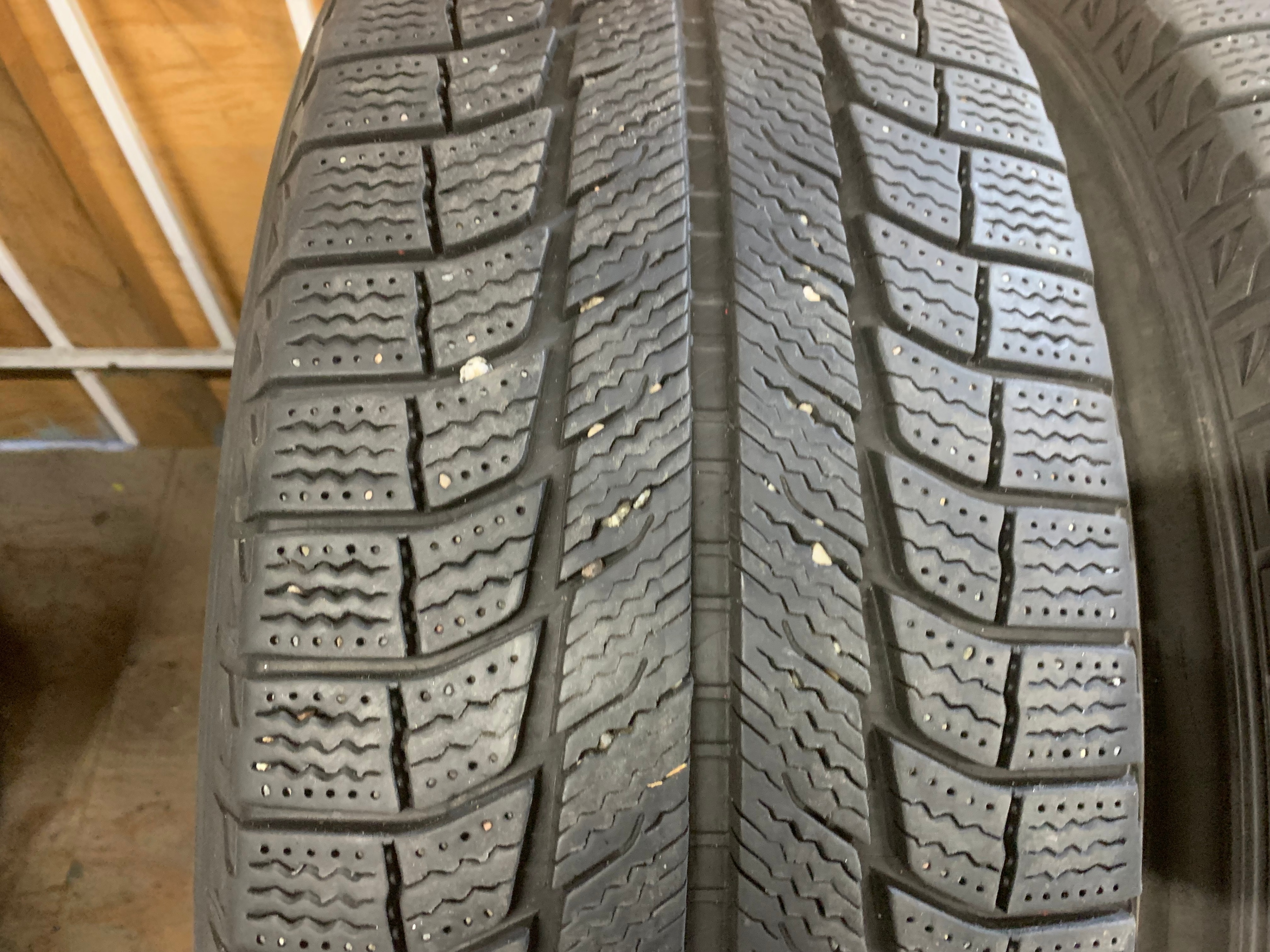 SET of 235/60/18 M+S 107T Michelin Latitude X-Ice 2 with 80% - photo 2