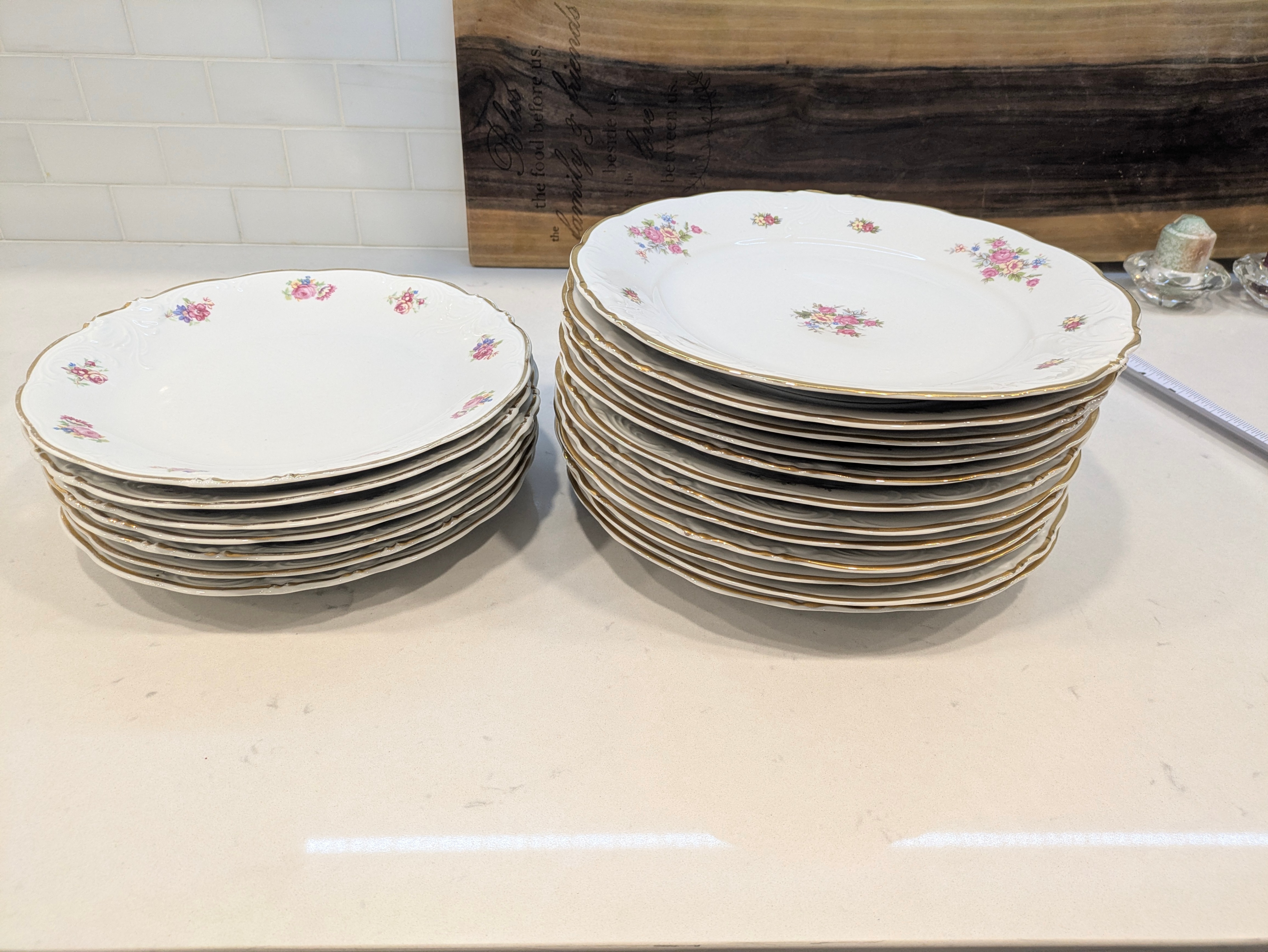 Vintage Floral Dinner Plates (19 Plates Total) - photo 3