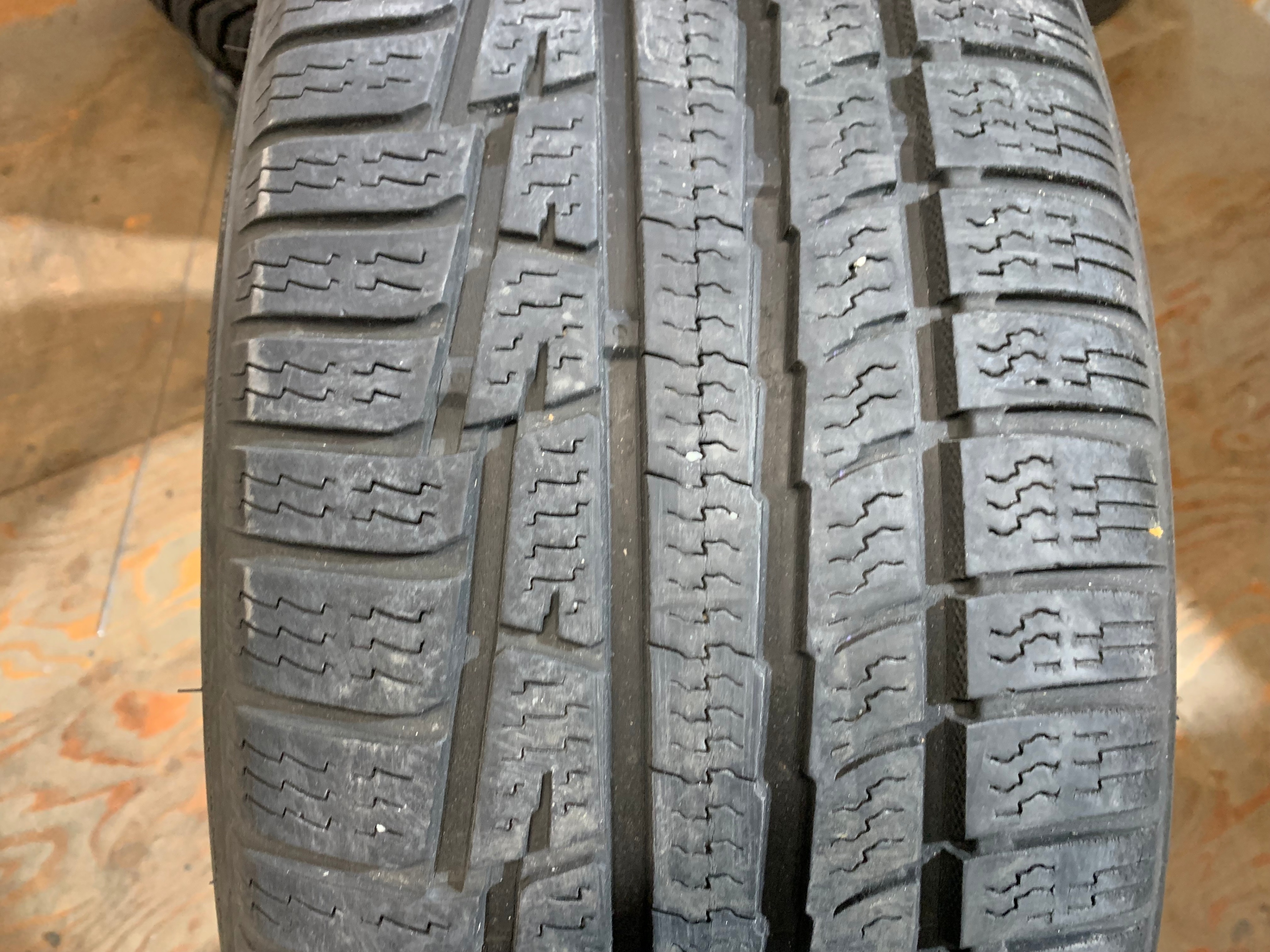 PAIR of 225/60/18 M+S 100W Nokian WRG3 with 80% tread - photo 2