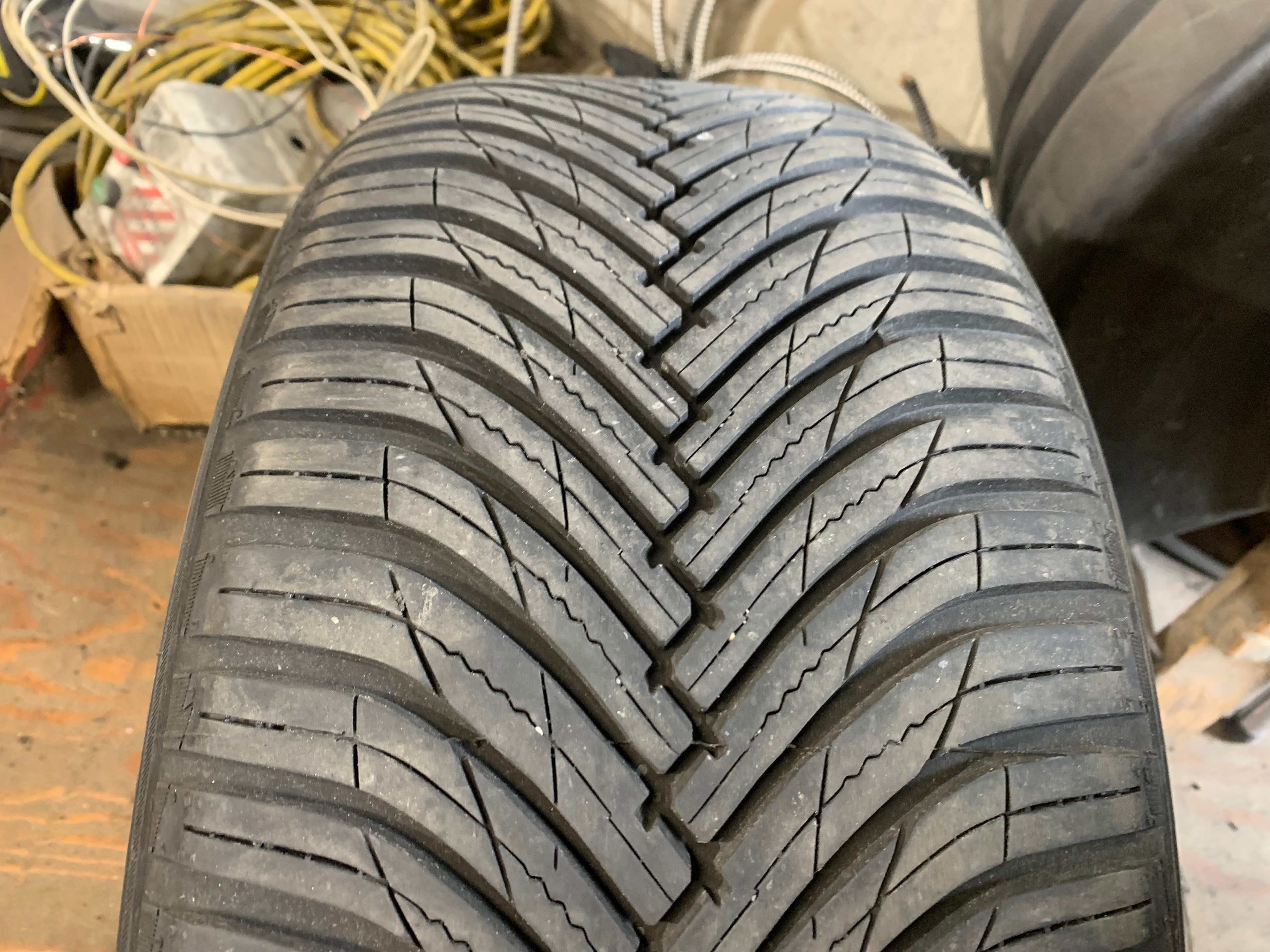 1 X single 235/45/18 98W M+S Maxxis Premitra A/S with 85% tread - photo 3
