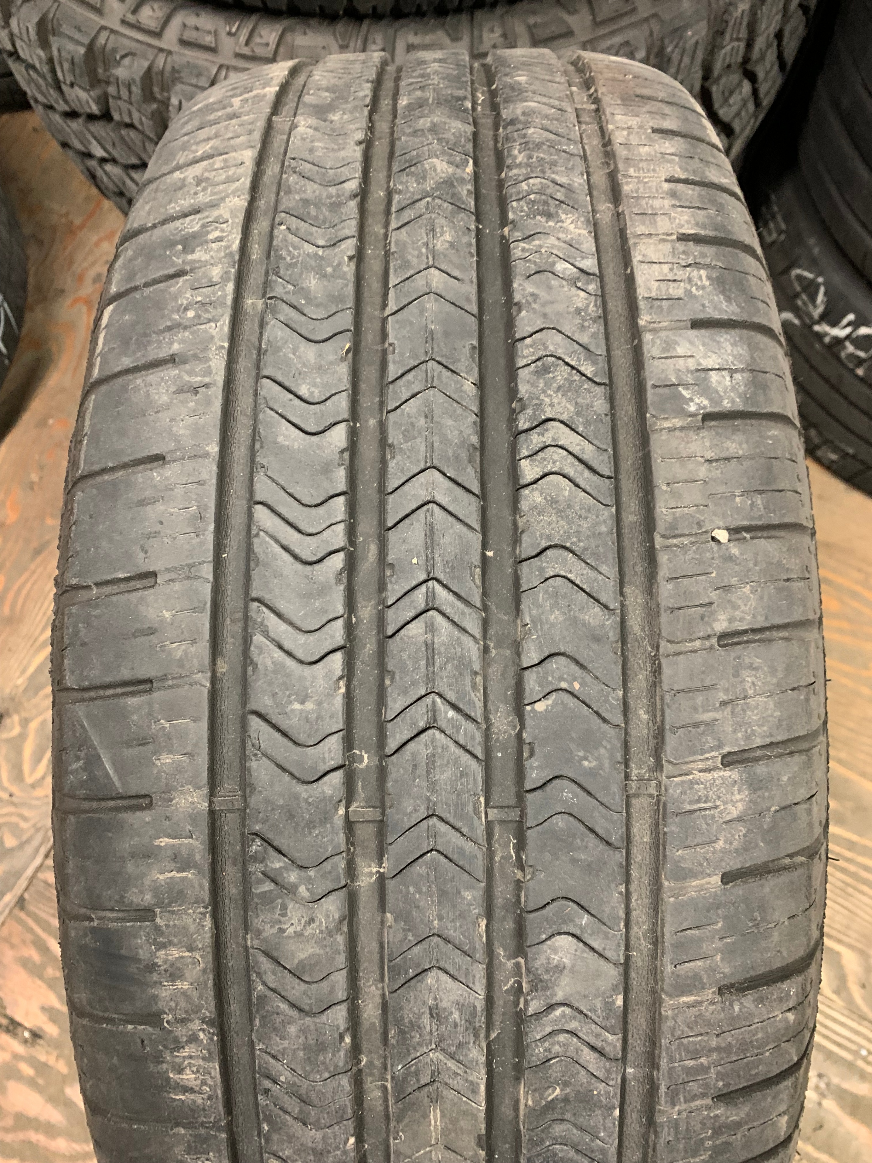 1 X single 255/45/20 Goodyear eagle Sport MOE RFT with 75% tread