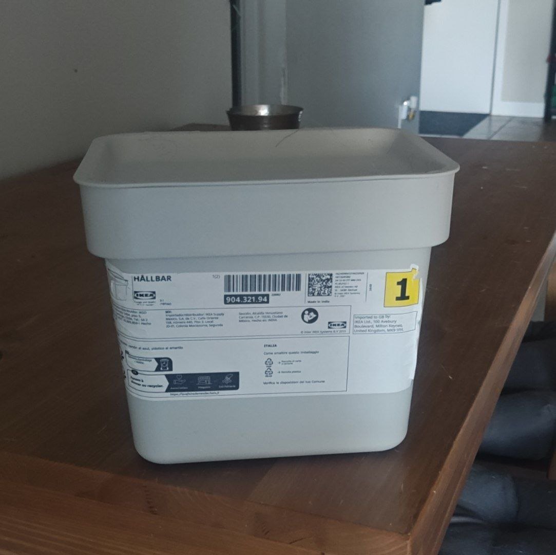 IKEA HÅLLBAR small bin with lid in grey.