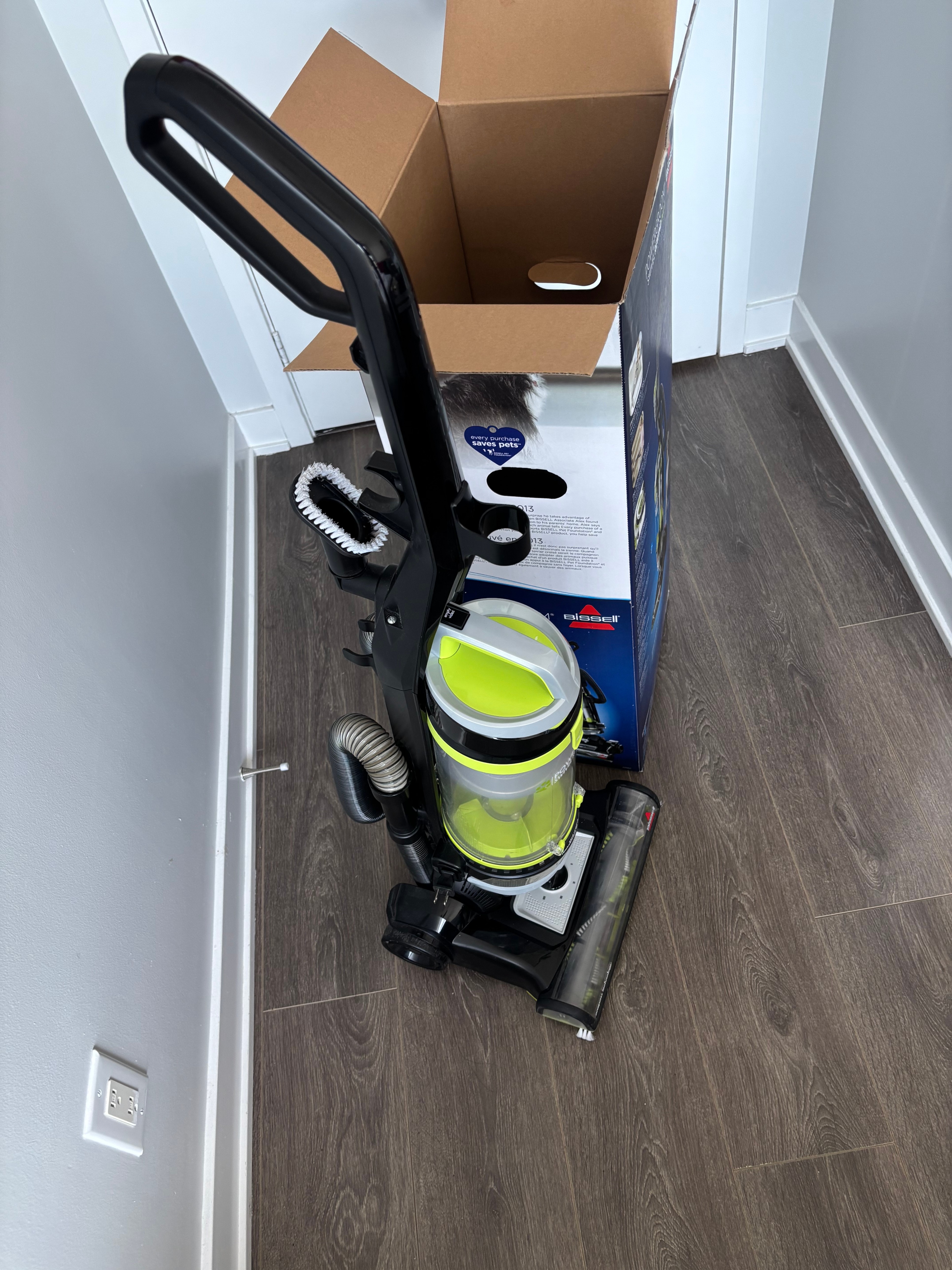 Like New! Bissell PowerGroom Swivel Rewind Pet Vacuum - photo 4