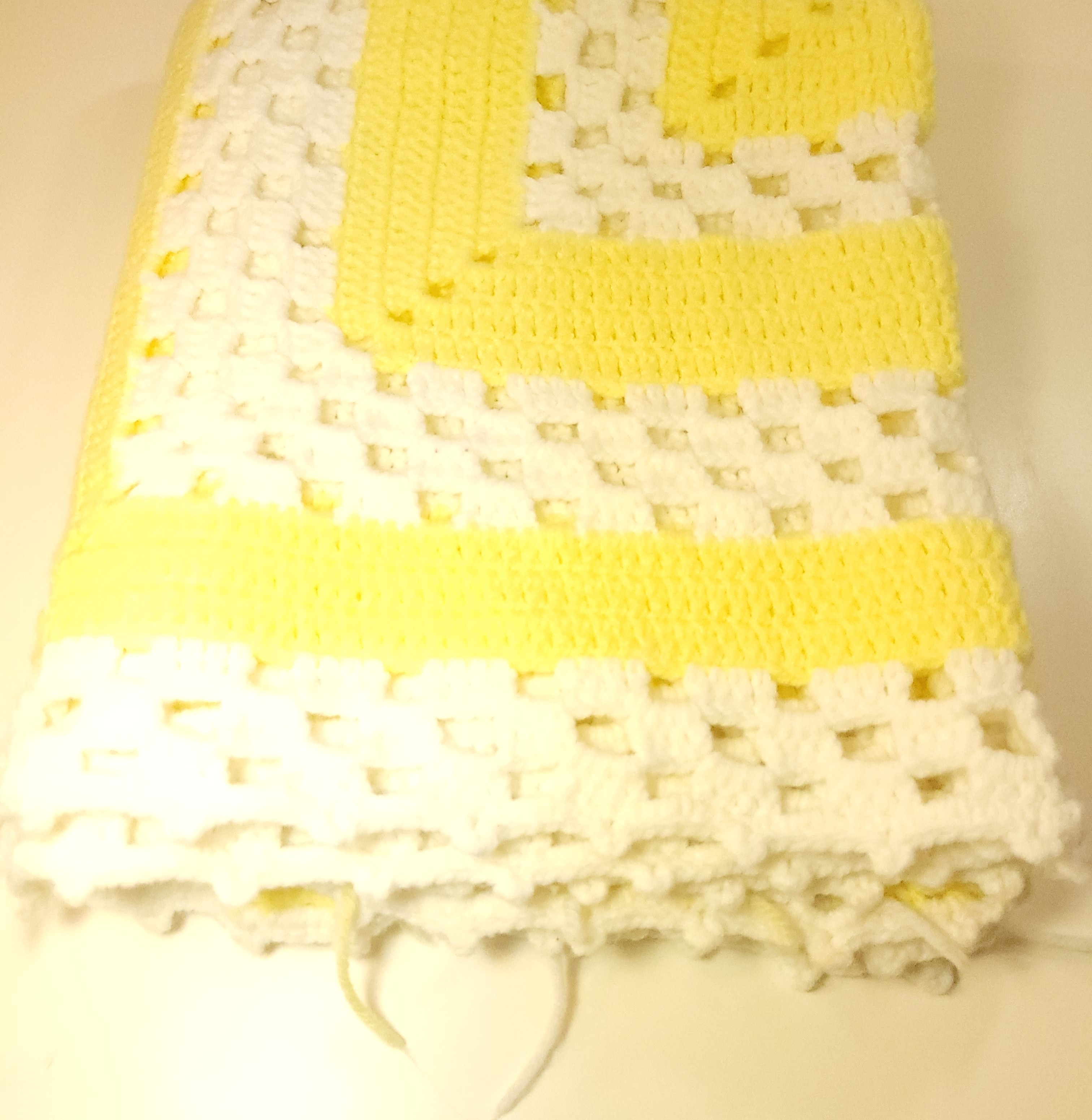 Handmade Crochet Baby Blanket Yellow White Granny Stripe Scallop - photo 4