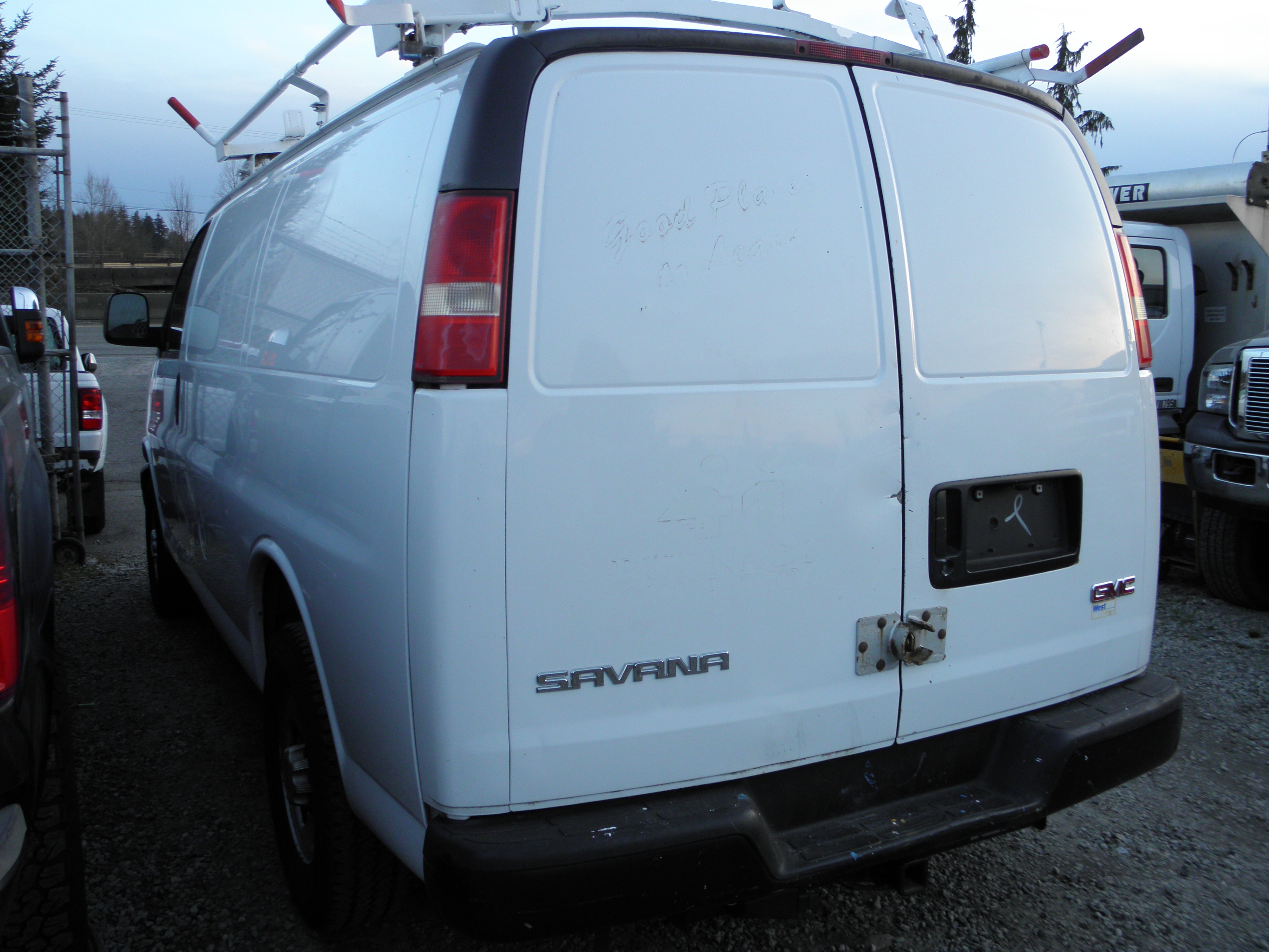 2005 GMC Savana 3500 Cargo Van 1 Ton - photo 3