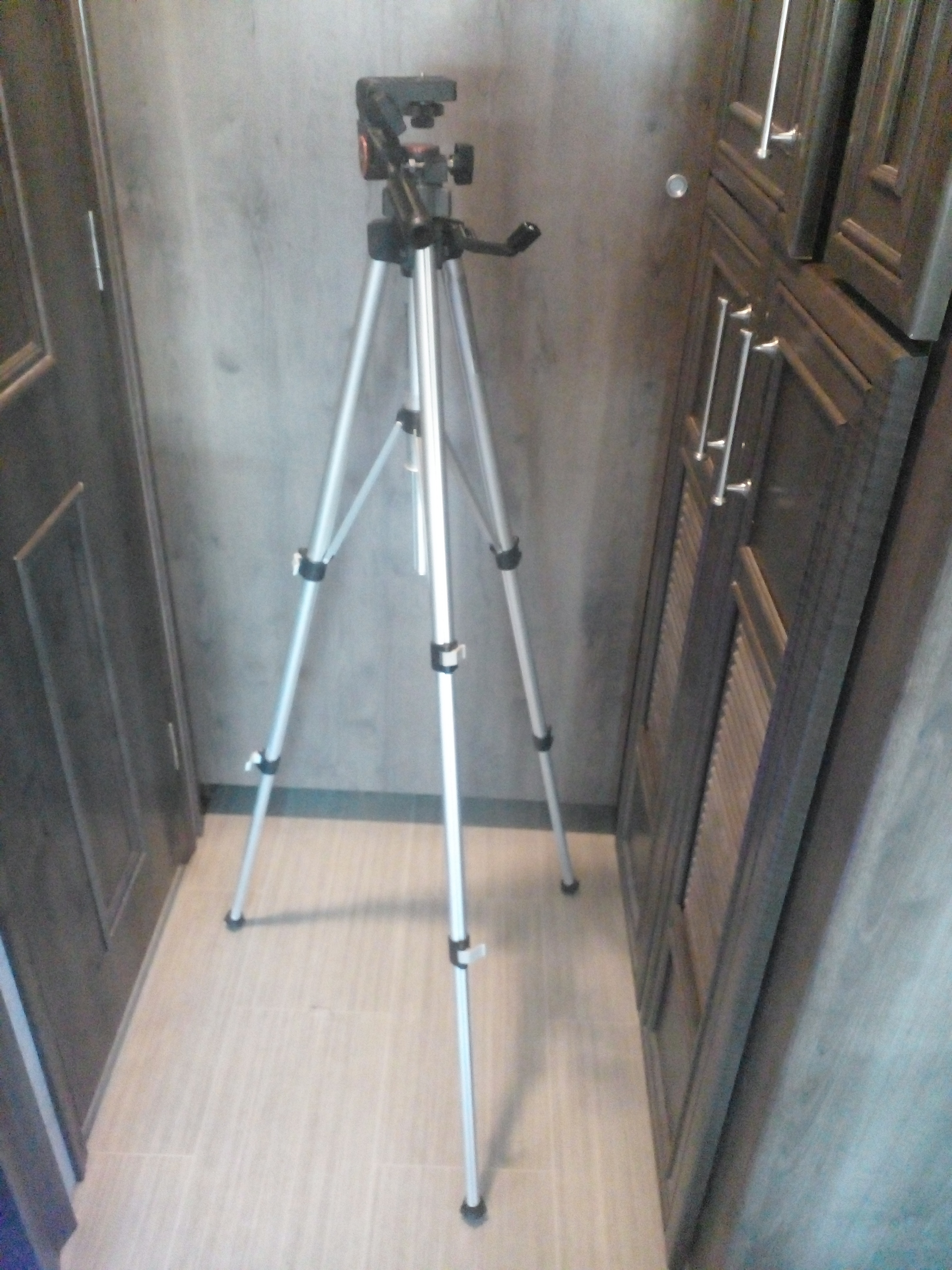Camera tripod