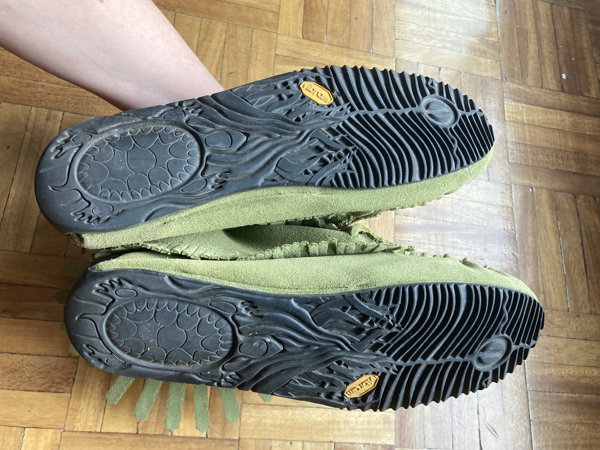 Manitobah Mukluks sage green suede moccasins (Women's size 9) - photo 4