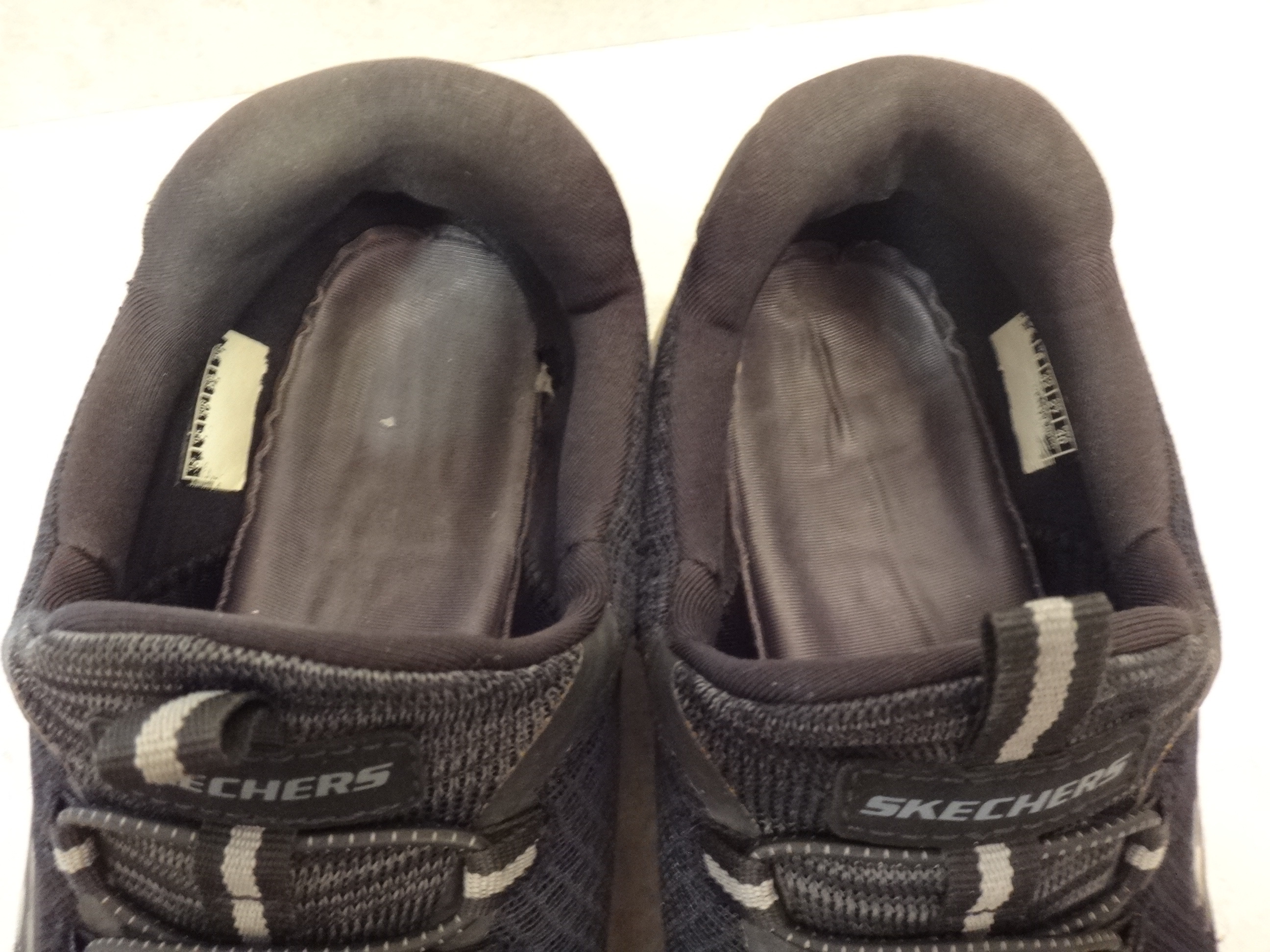 ✅♻️SKECHERS Men's 9 Slip On Black Sneakers Shoes - photo 4