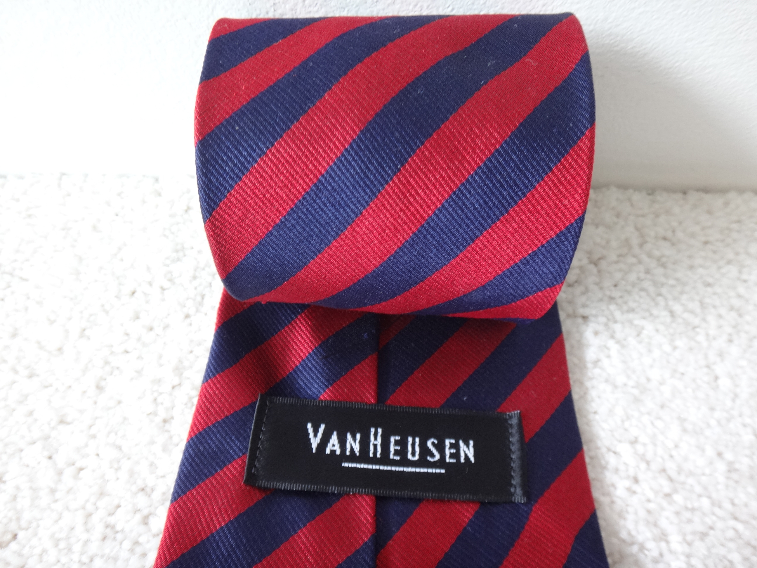 ✅♻️V A N H E U S E N Navy Blue & Red Striped Silk Tie - photo 2