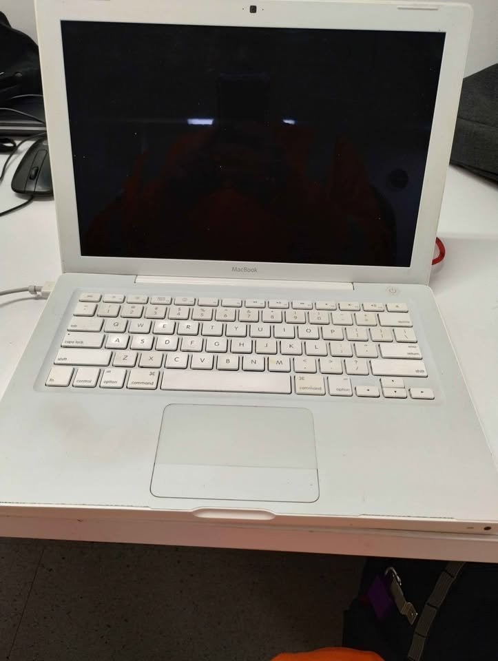 2009 MacBook 2.0Ghz Intel Core 2 Duo Processor 13" - photo 4