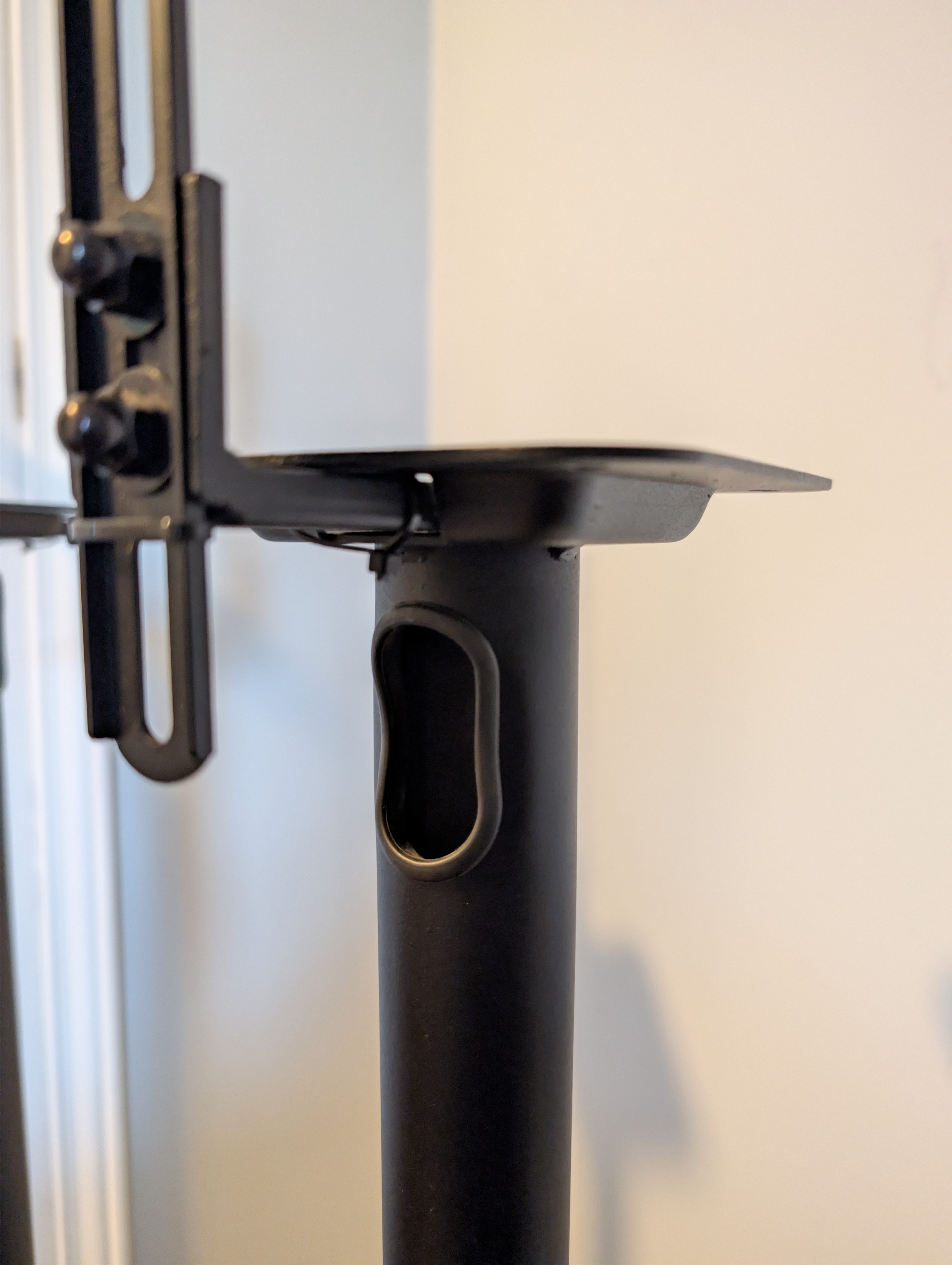 Universal Speaker Stands – 33′′ Tall, Like New, Cable Management - photo 4