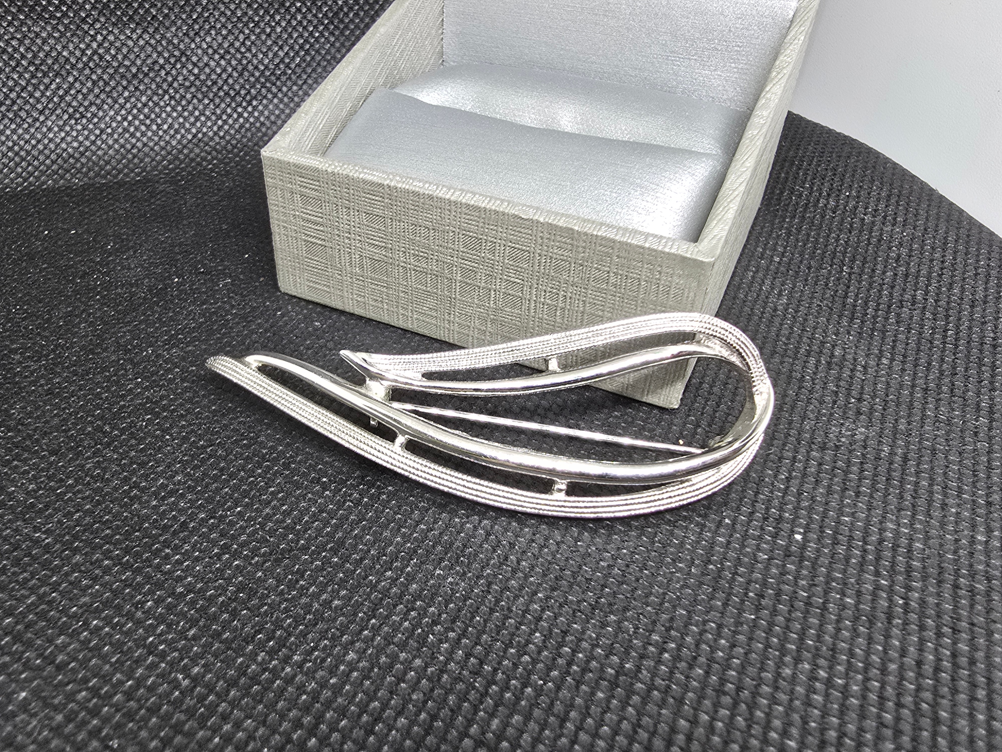 Sarah Coventry Silver Tone Brooch