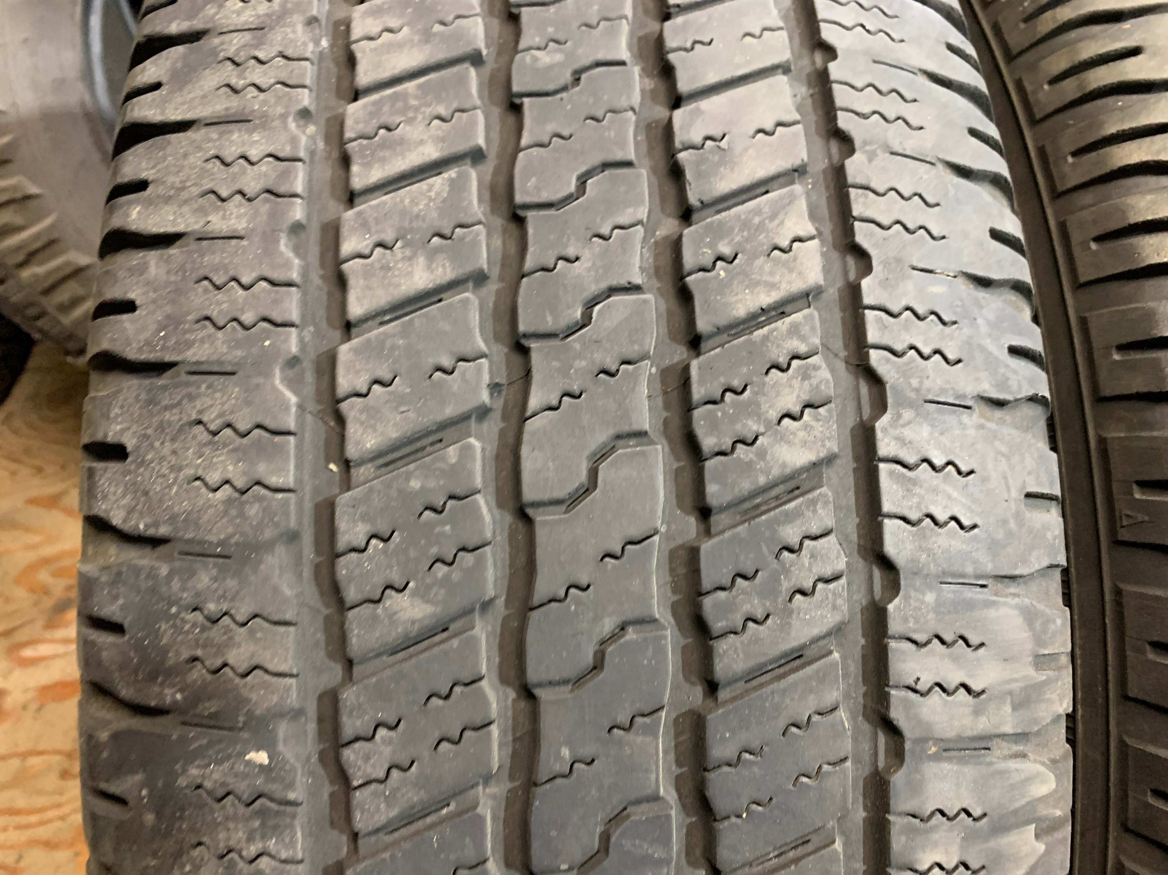 PAIR of 275/60/20 M+S Goodyear wrangler SR-A with 60% tread - photo 3