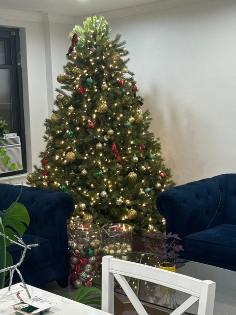 7.5ft Grand Pre-lit Artificial Christmas Tree with Lights - photo 2