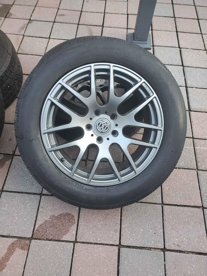 Aftermarket rims and tires 245/55r/18 lots of tread - photo 3