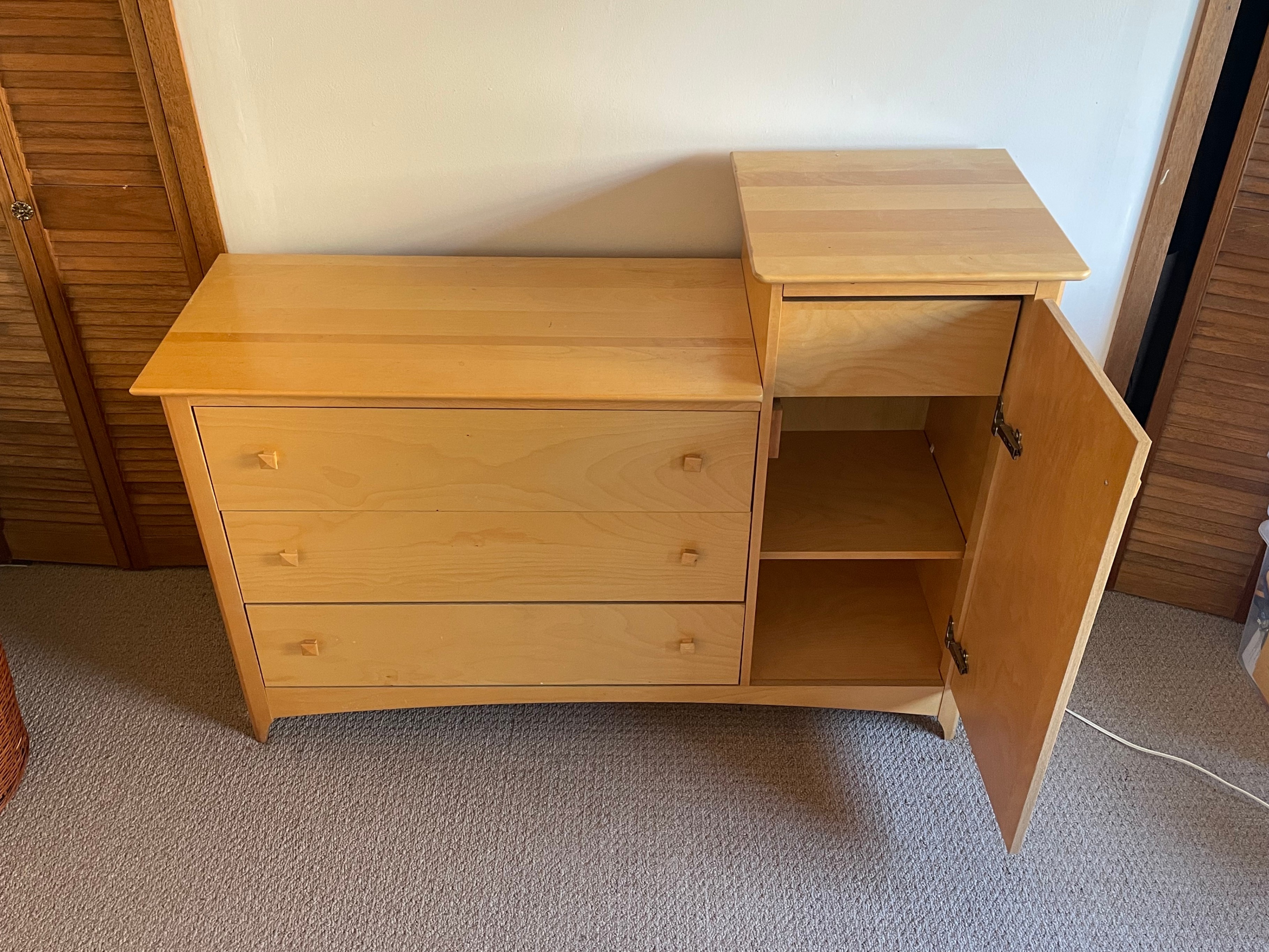Light Wood Dresser with Cabinet - photo 4