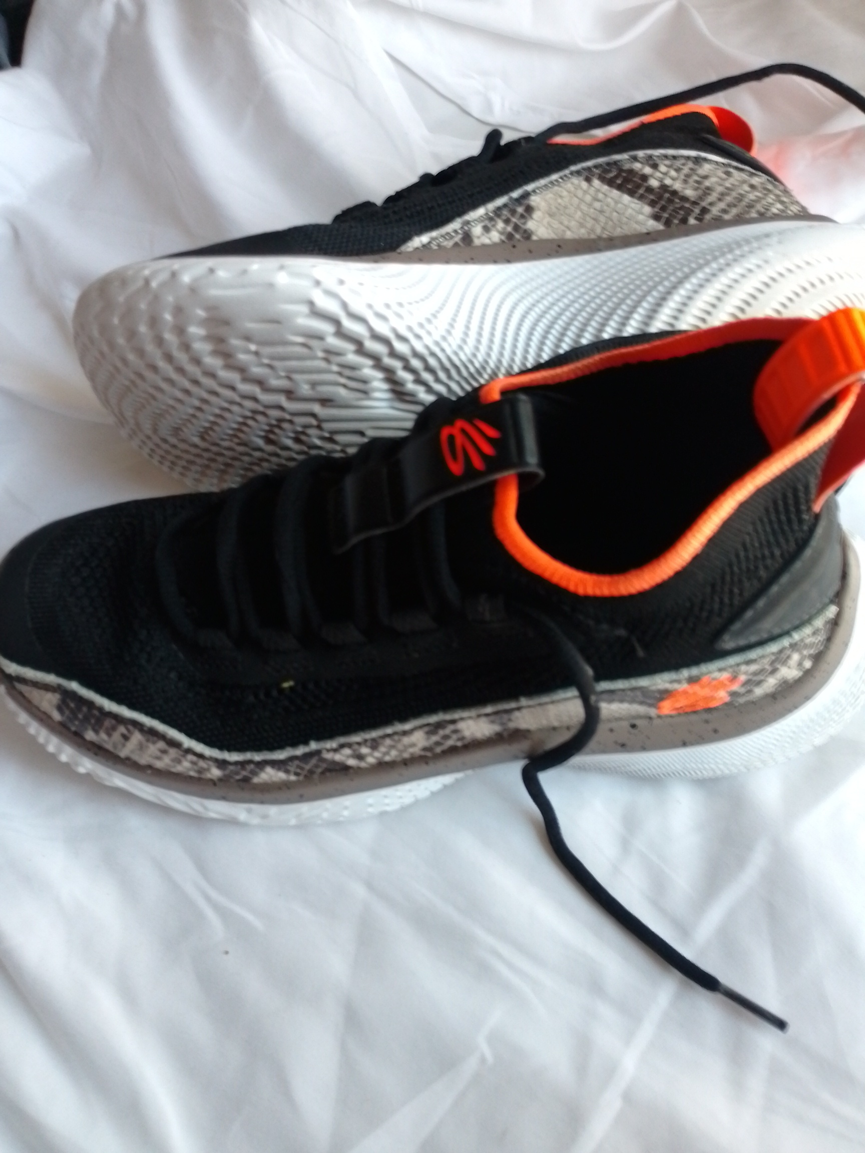 Under Armour Curry 8 GS Black/White Size 7Y