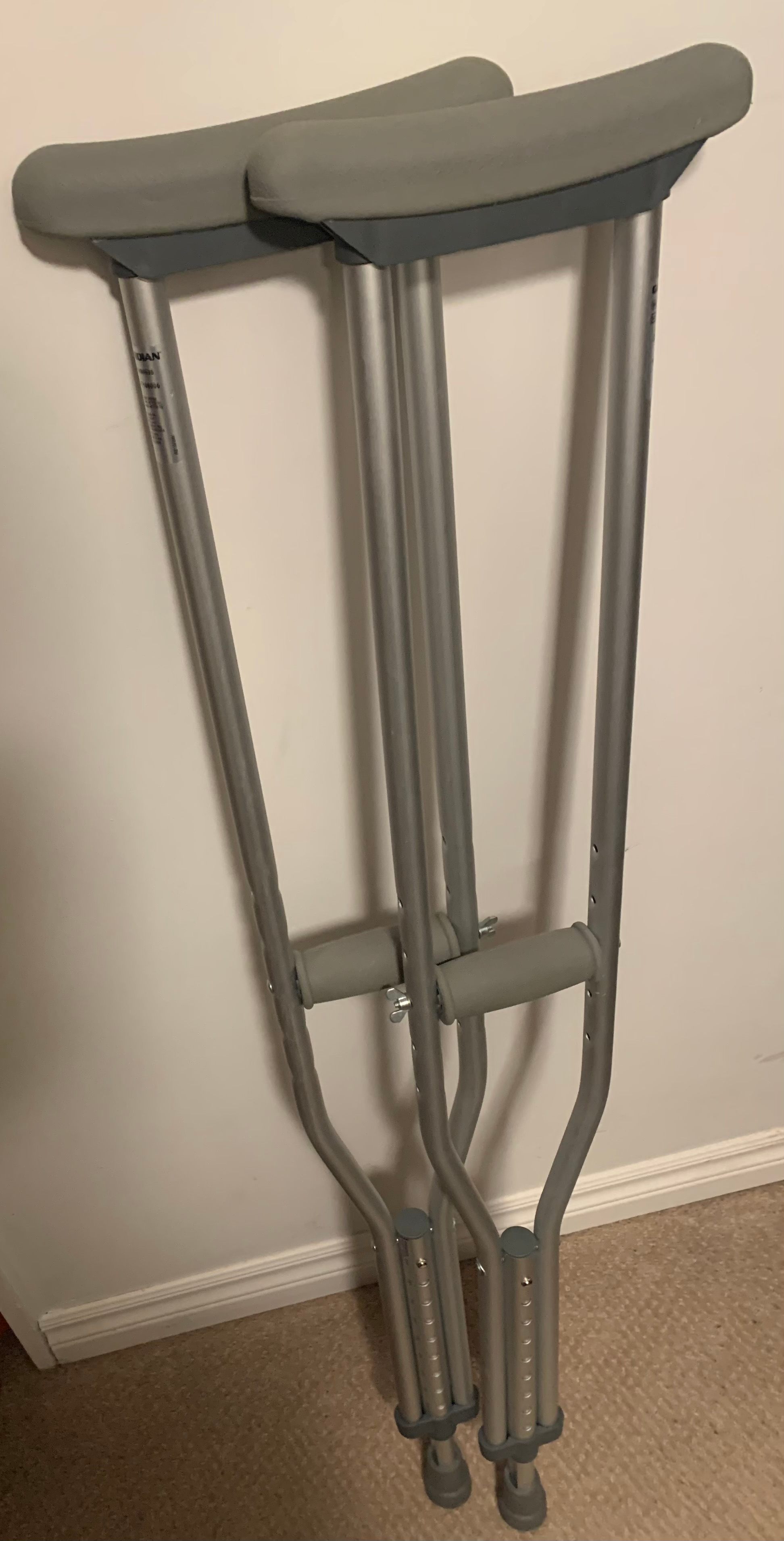 (15-13) A PAIR OF GUARDIAN CRUTCHES - photo 2