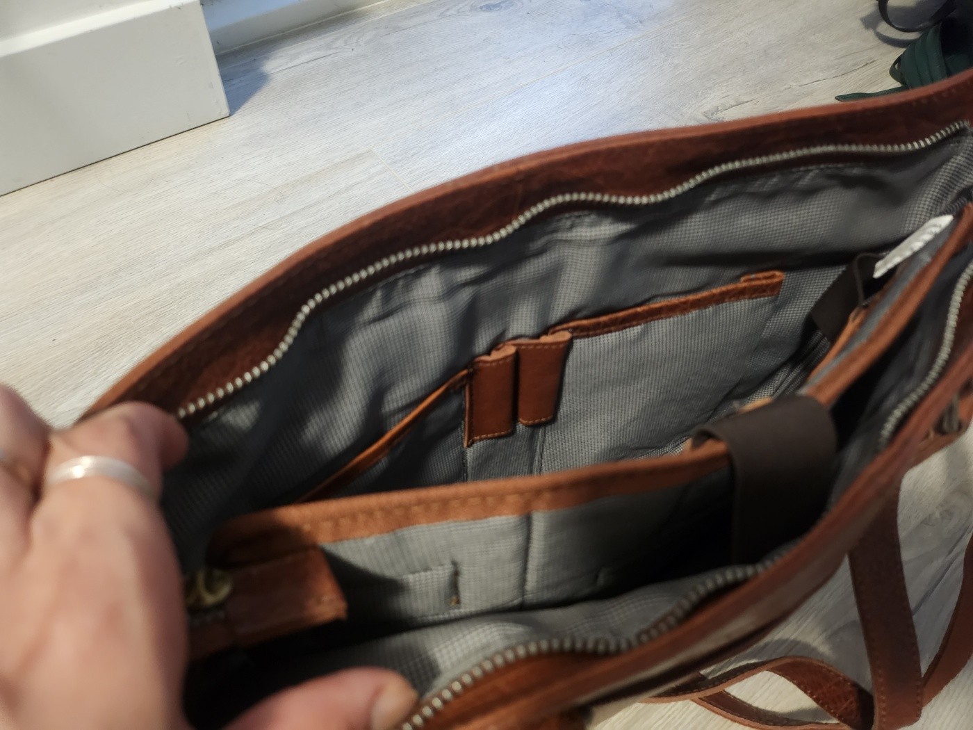Leather shoulder bag
