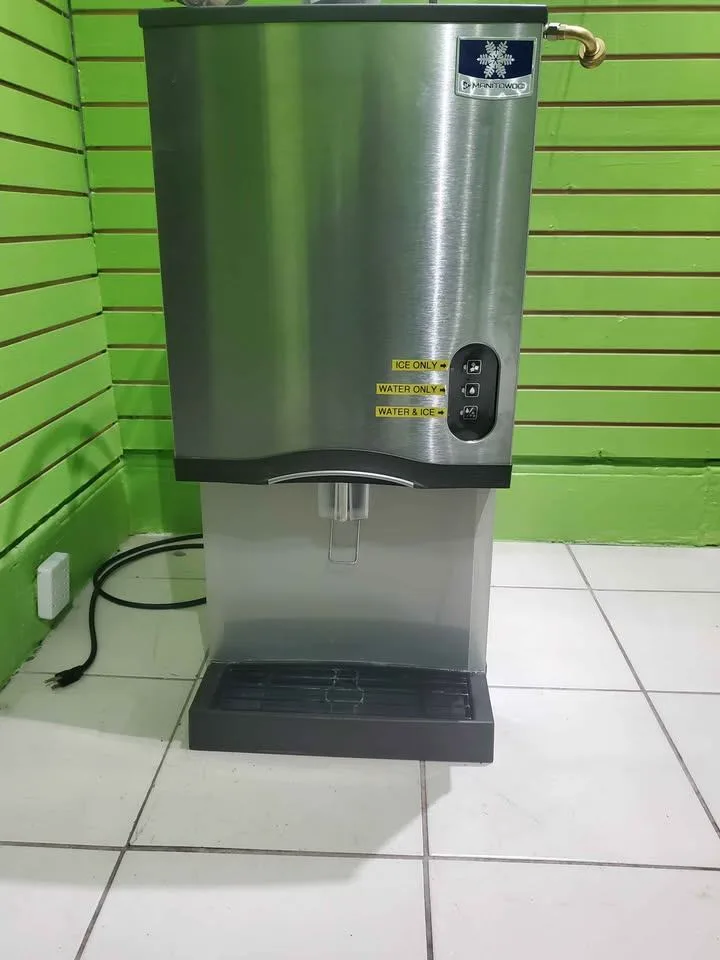Manitowoc Air Cooled Countertop Nugget Ice Maker / Dispenser