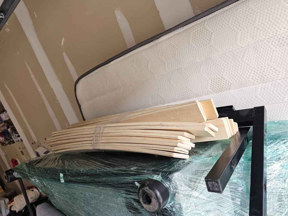 Queen size Bed with drawers - photo 4