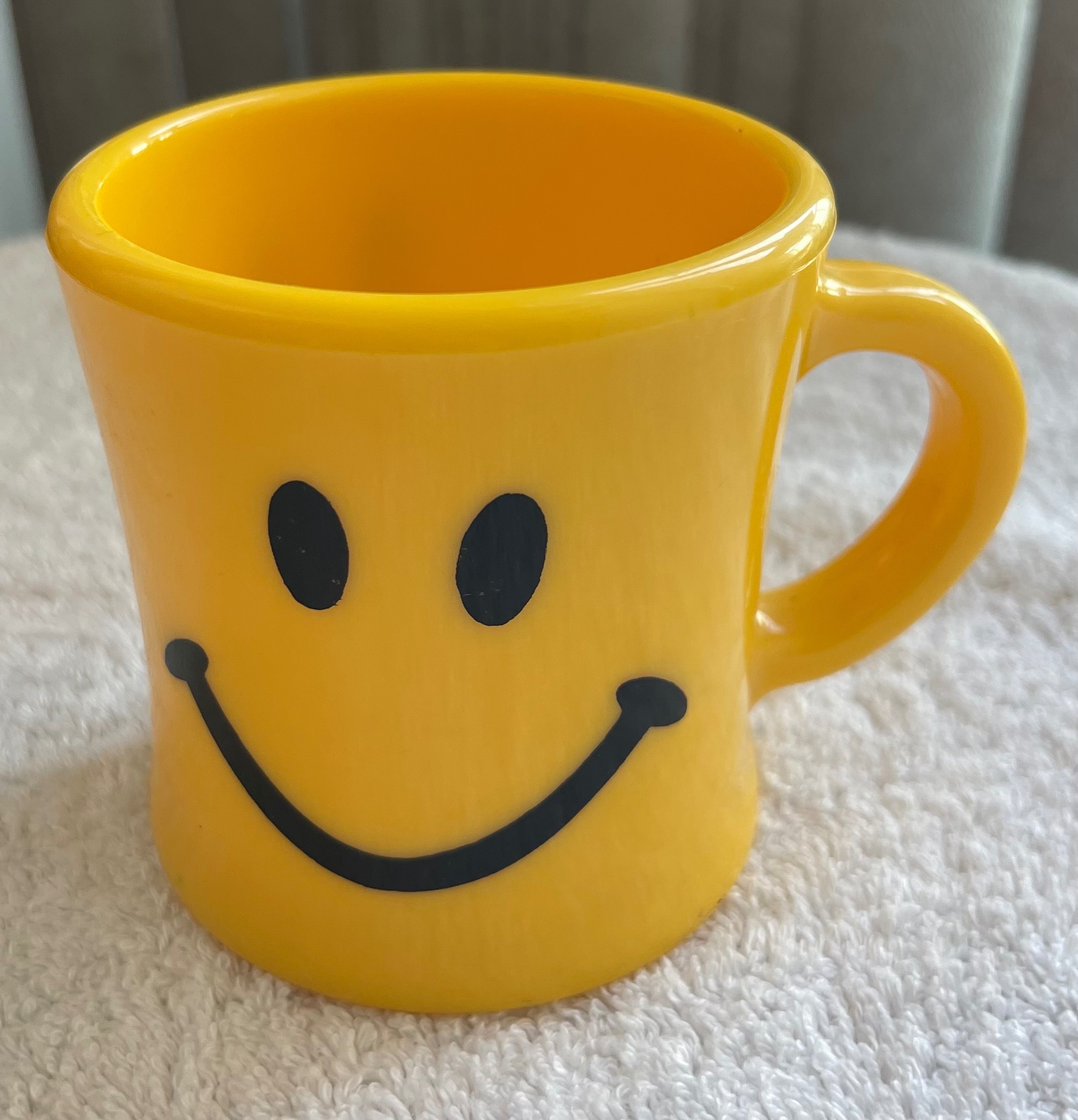 Set of 4 Smiley Face Melamine Mugs - photo 2