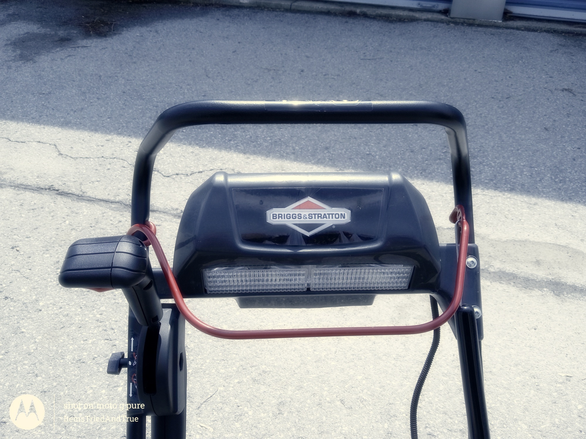Briggs & Stratton 922SS Snow Blower - photo 3