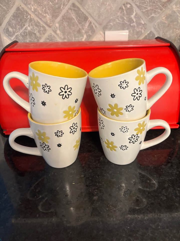 4 cheerful flower print mugs - photo 2