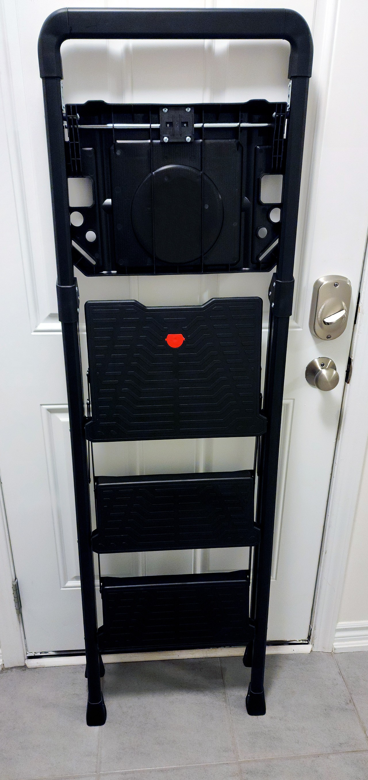 Mastercraft 3-Step Folding Ladder - 300 lb Capacity - Like New - photo 2