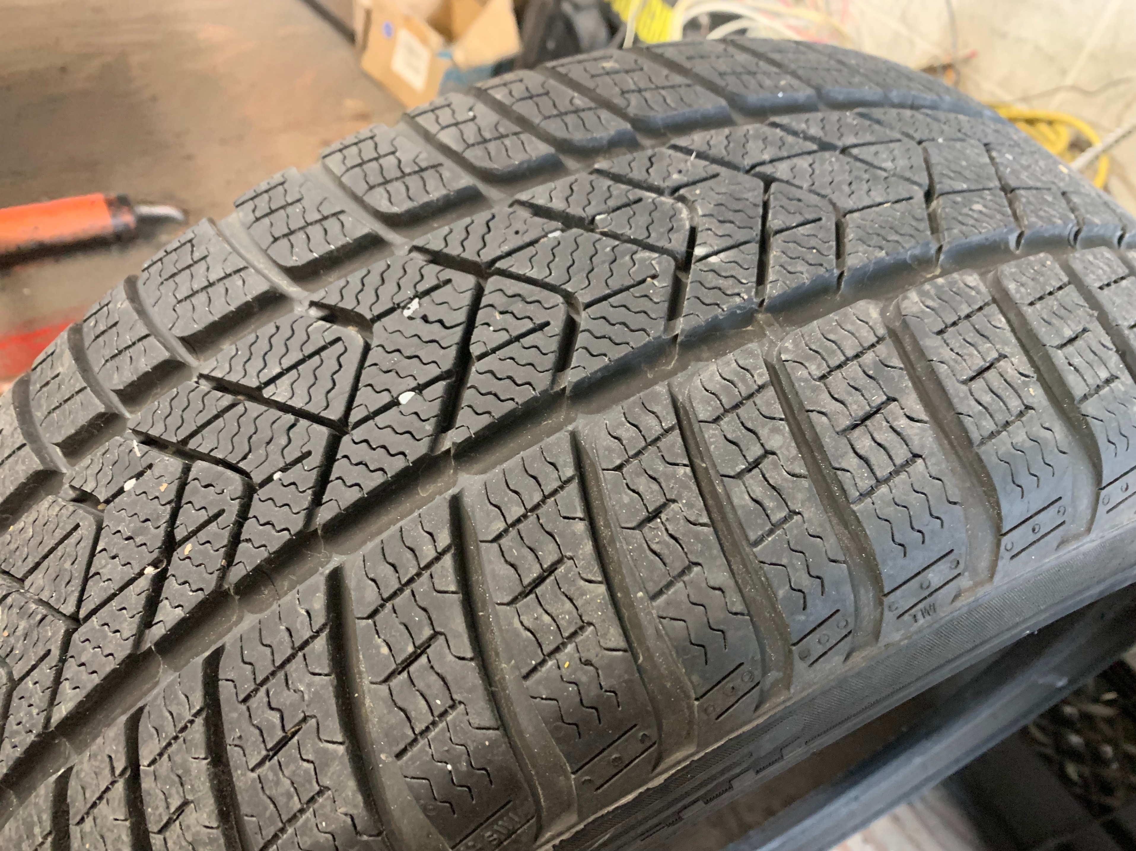 1 X single 245/40/19 Pirelli Winter Sottozero 3 MOE RFT 85% - photo 4