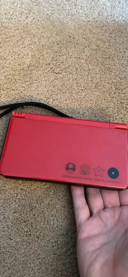 Nintendo DSi - Super Mario Bros. 25th Anniversary Edition