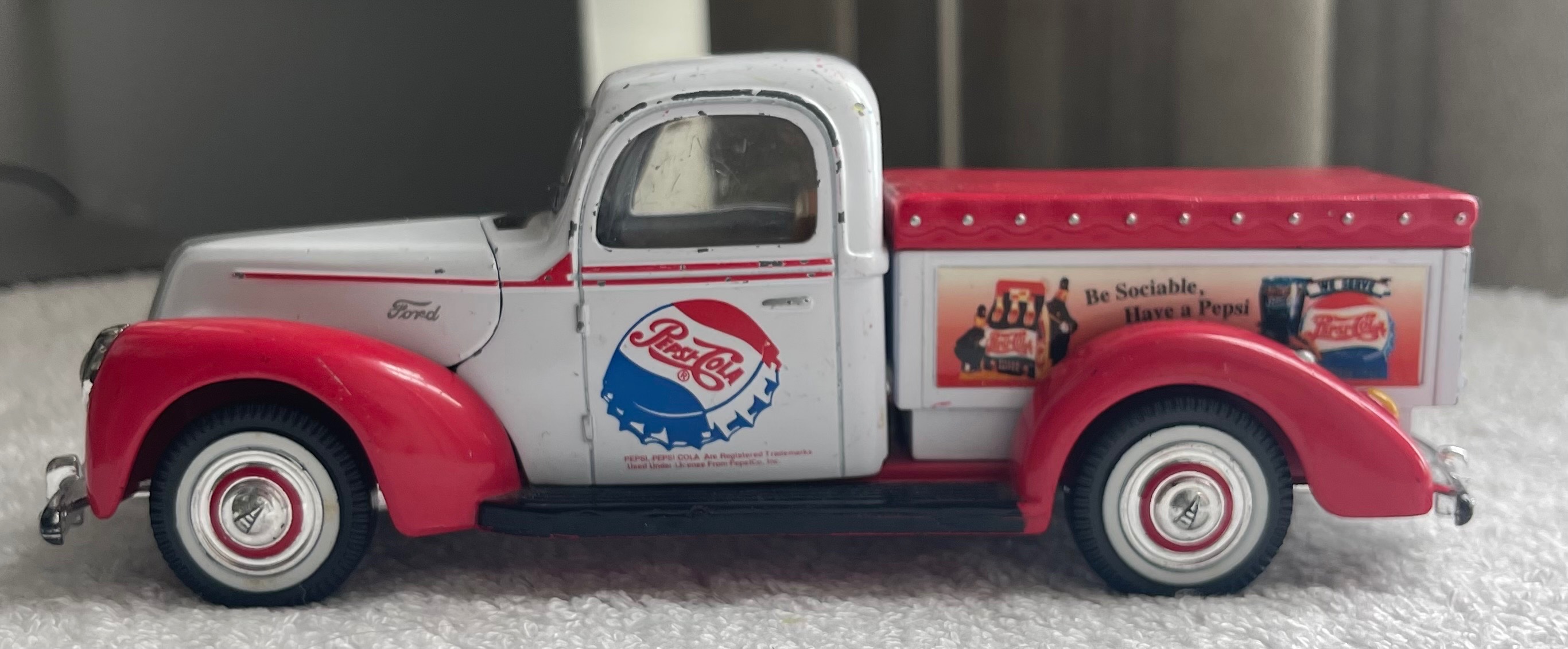 7" Pepsi-Cola Diecast 1940 Ford Truck - photo 2