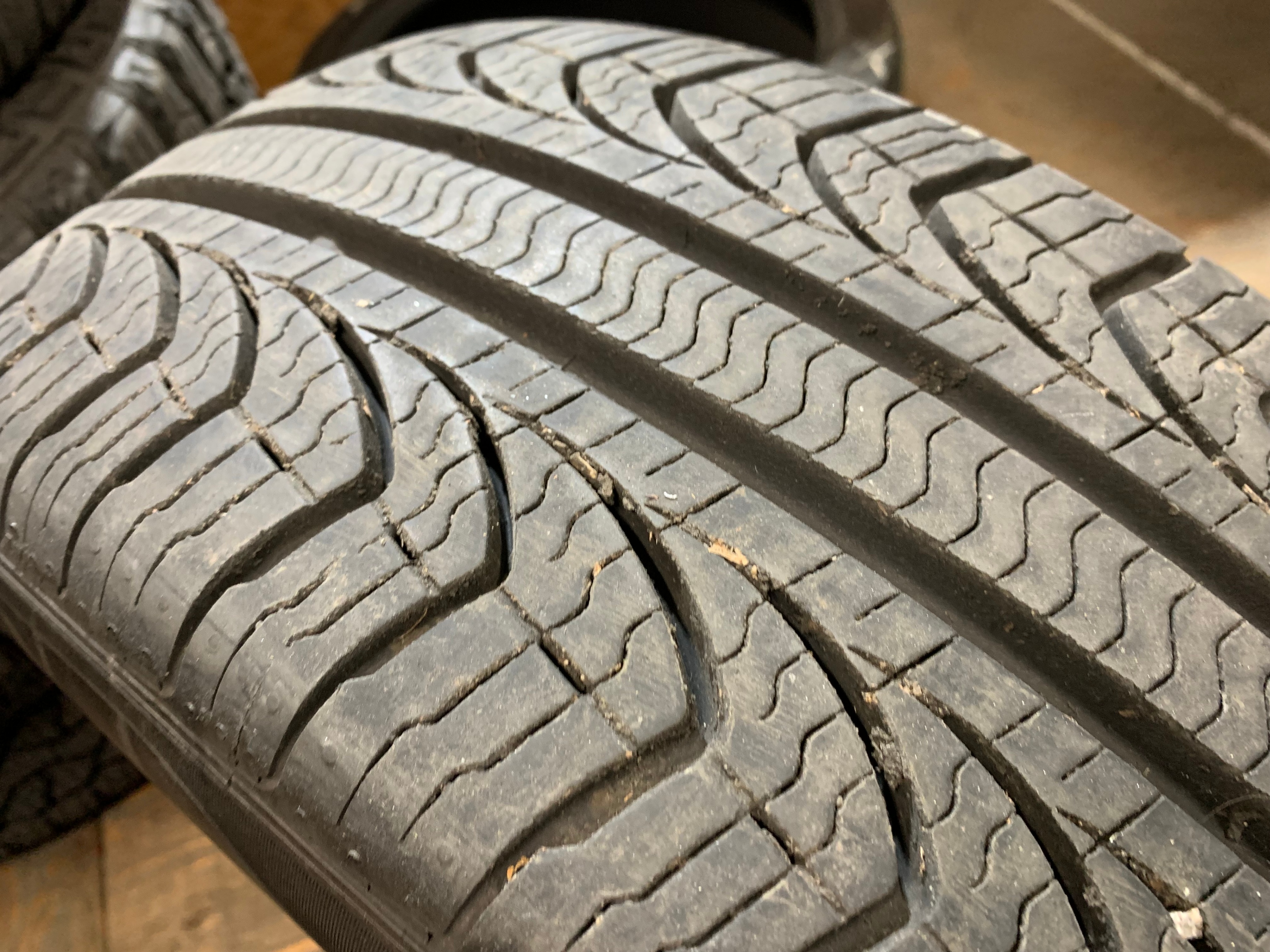 1 X single 215/55/17 Pirelli P4 Persist A/S Plus New take off - photo 4