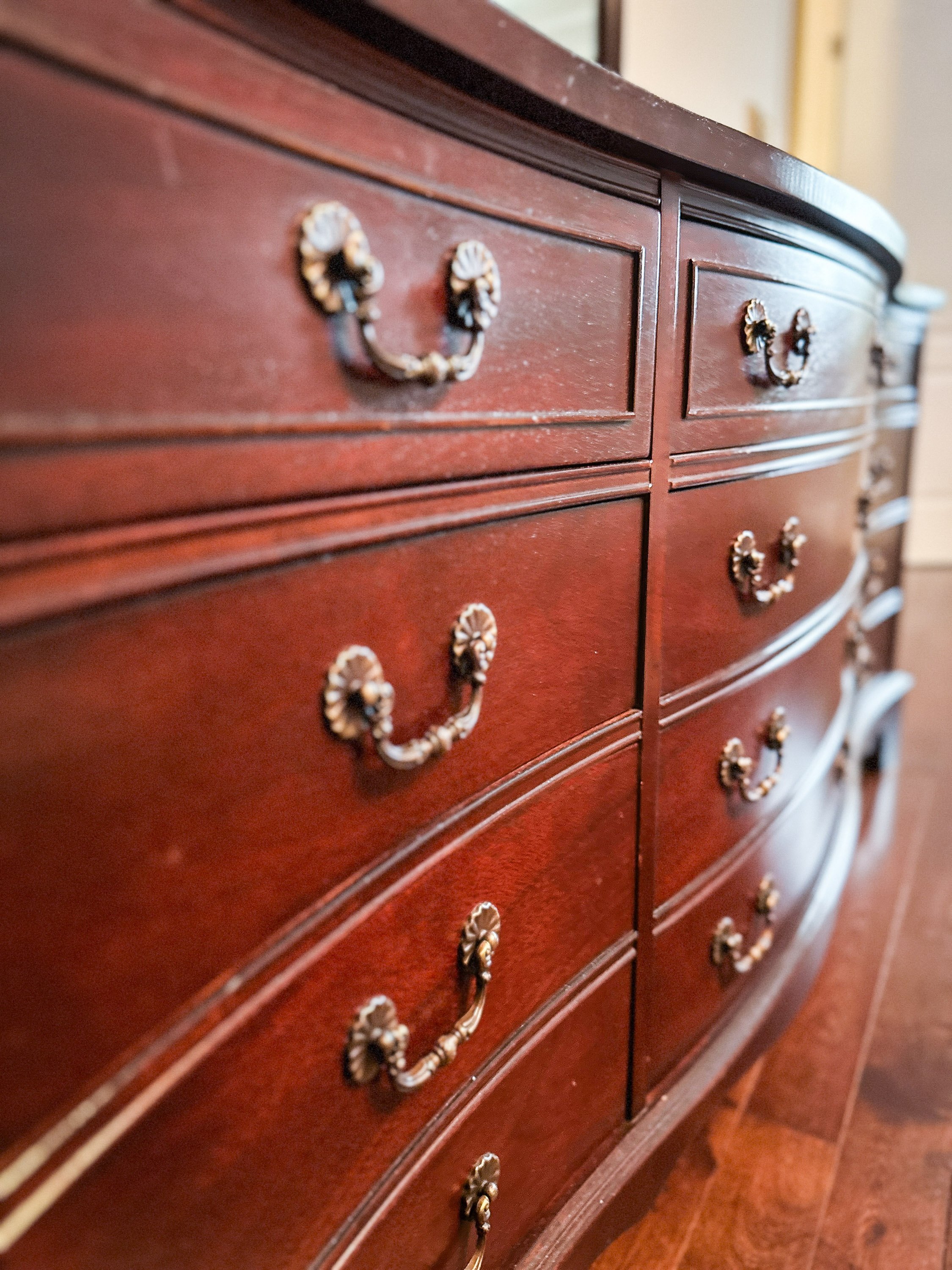 Baker Georgian Mahogany Bow Front 9-Drawer Dresser with Mirror - photo 3