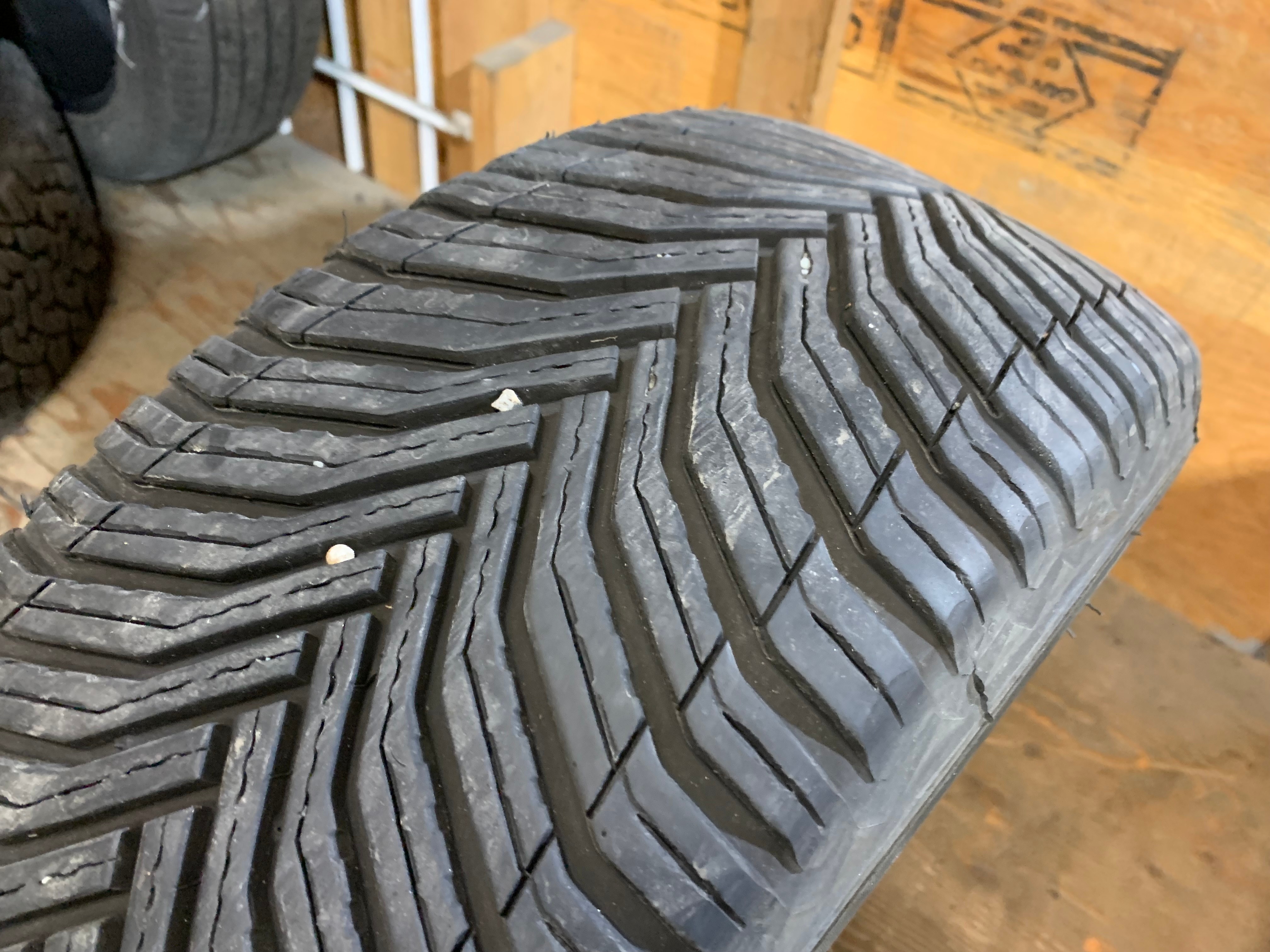 1 x single 215/55/17 94V M+S Michelin Cross climate 2 with 90% - photo 4