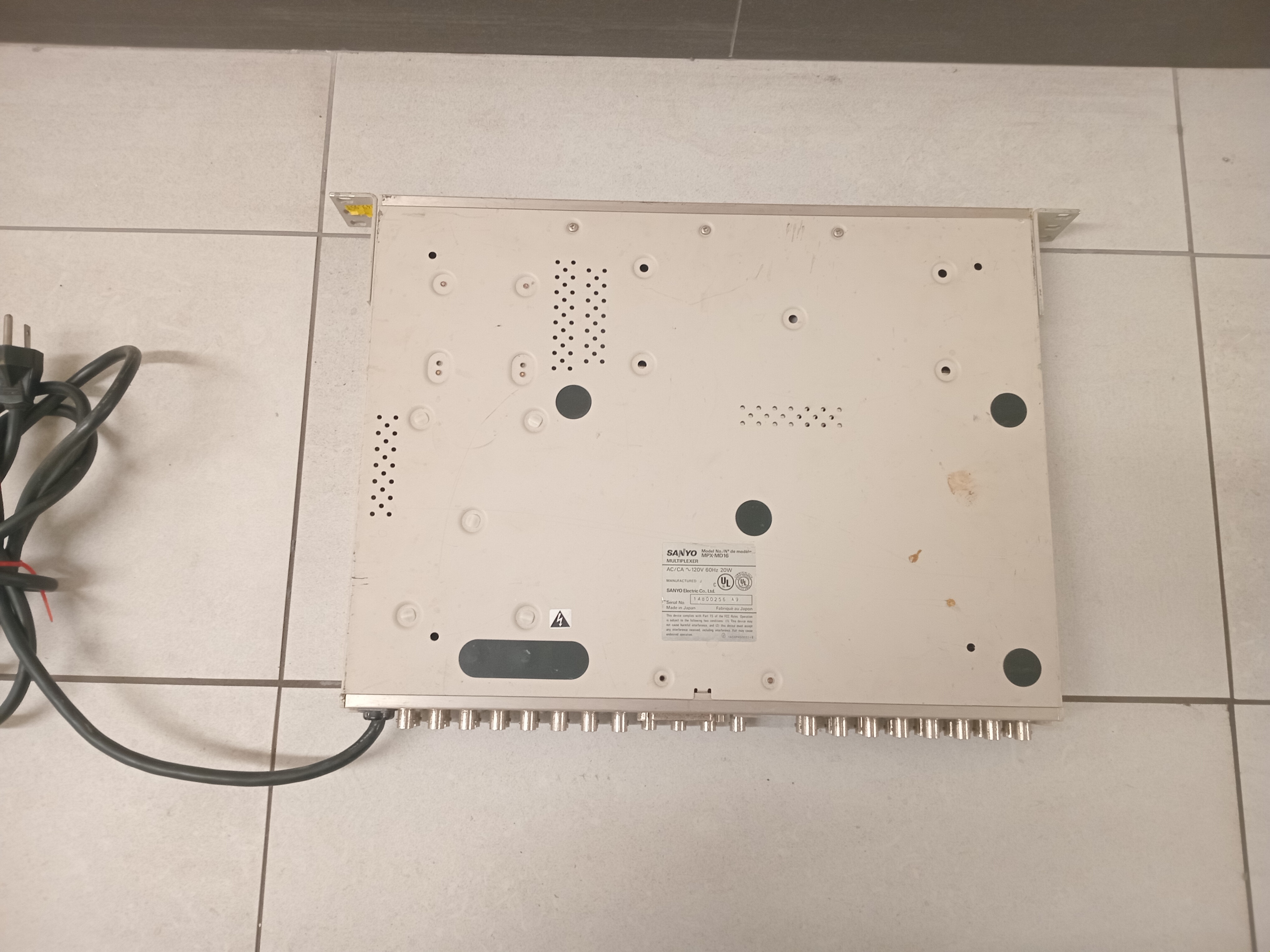 Sanyo 16 analog camera multiplexer (MPX-MD16) - photo 3