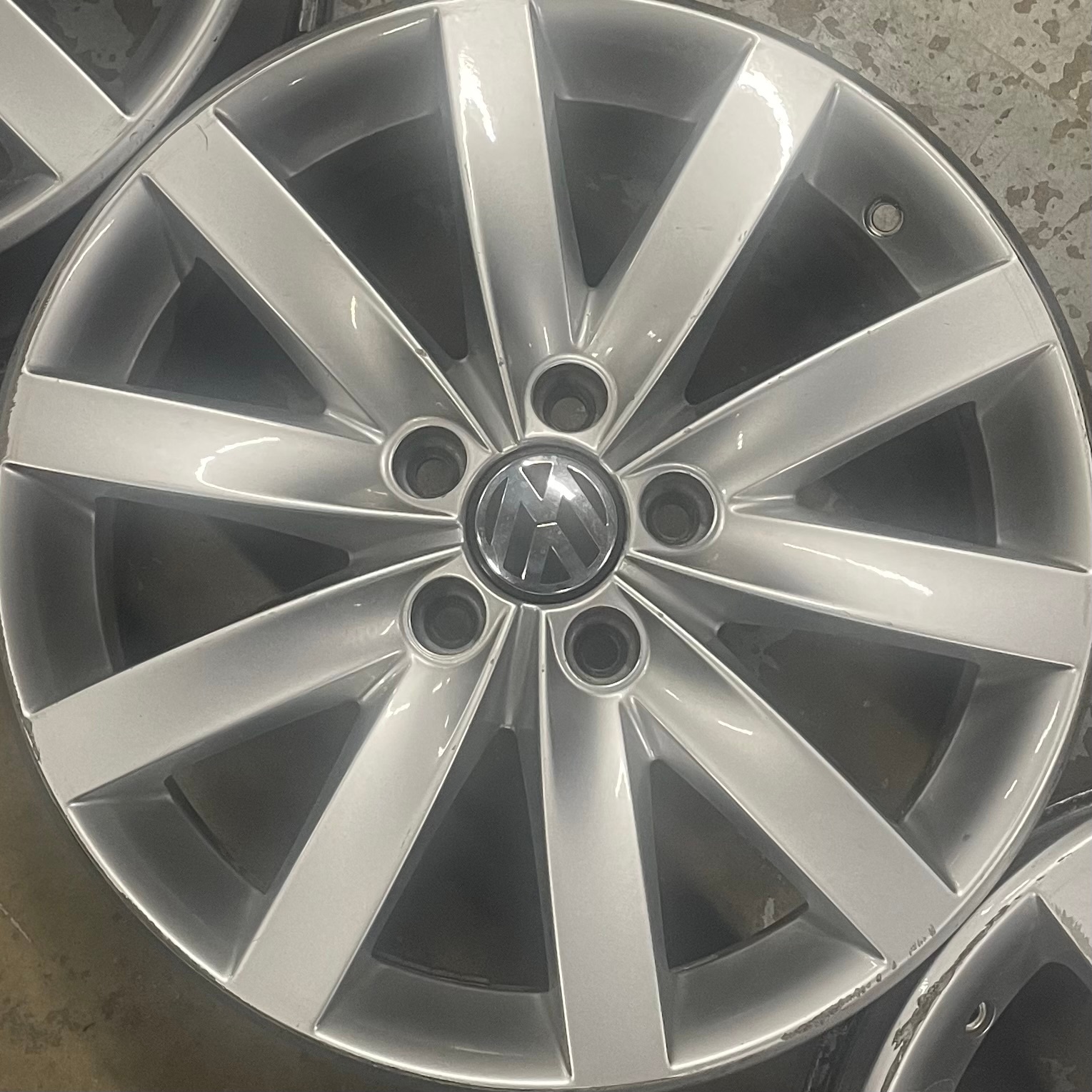 17 INCH VW RIMS - photo 2