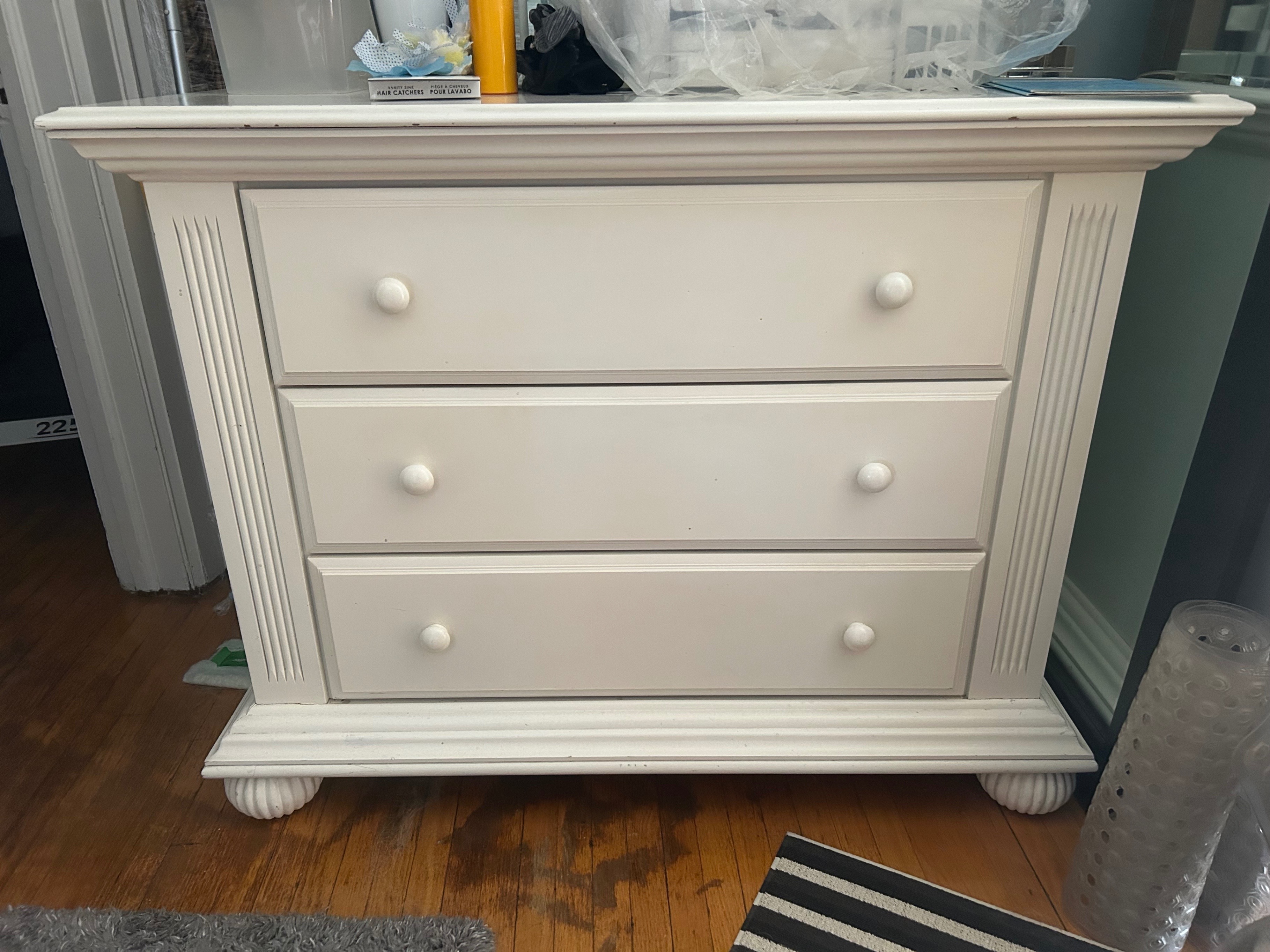 Muniré White Dresser