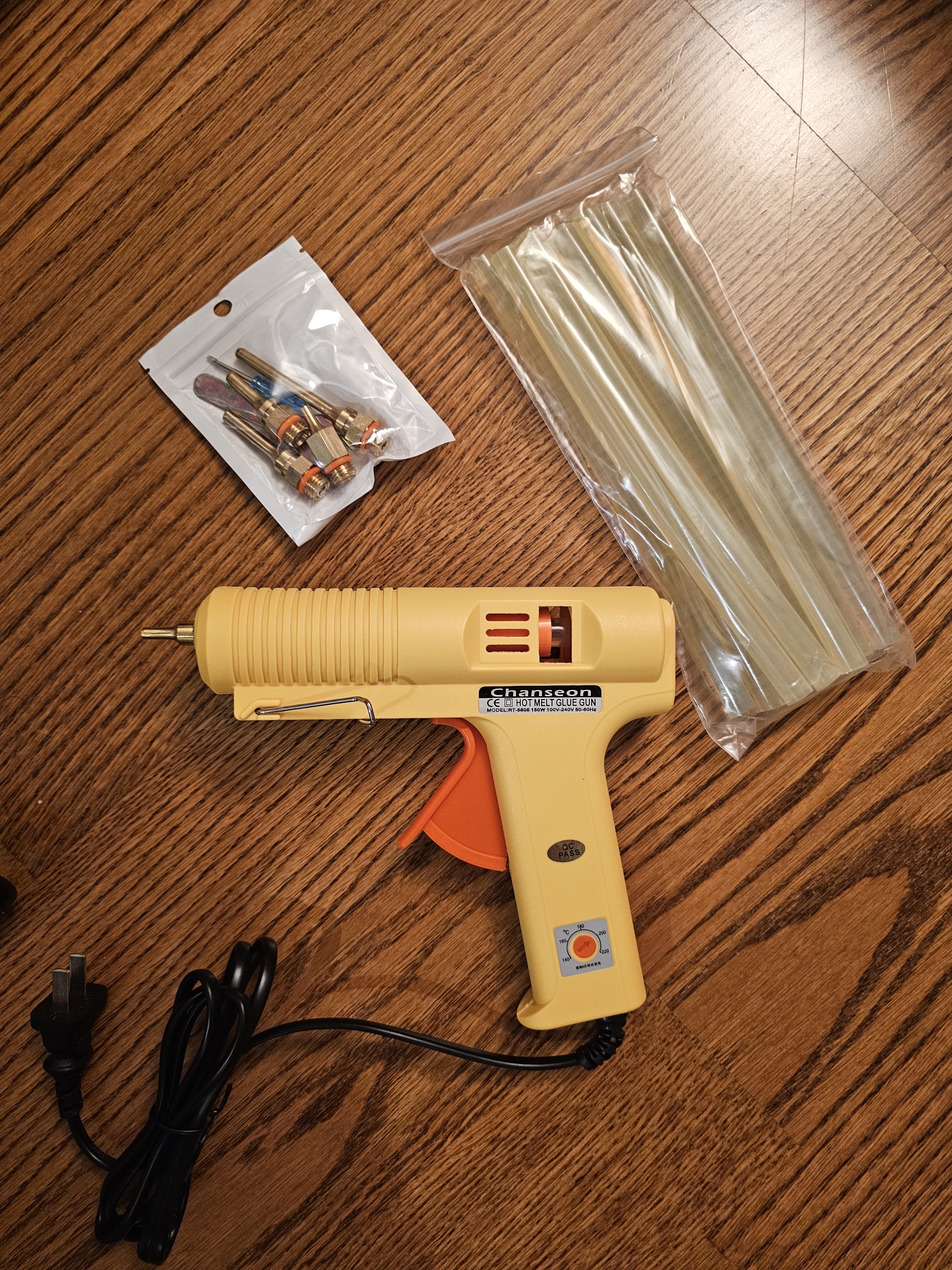 Glue Gun with Extra Tips and Glue Sticks