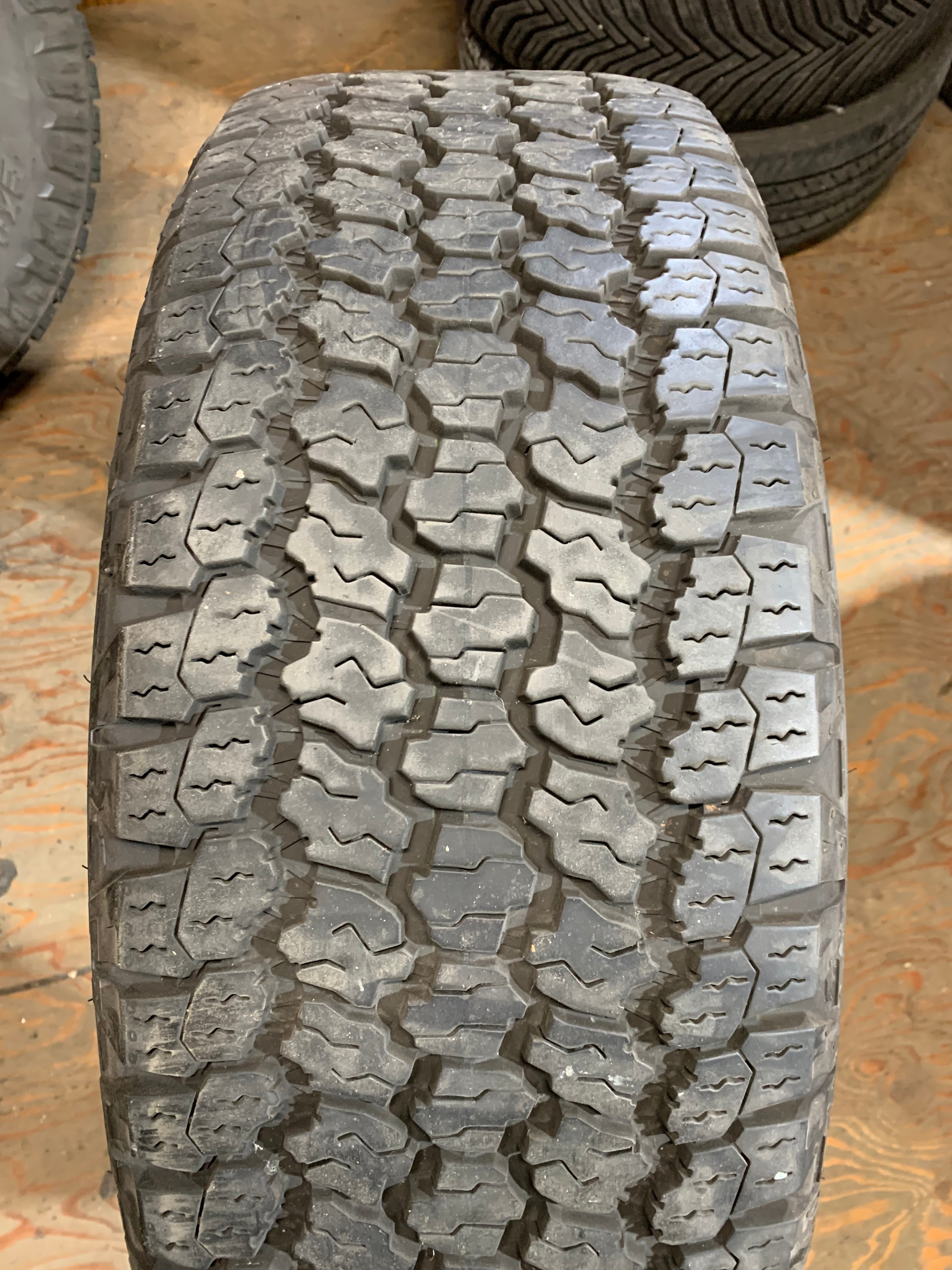 1 x single 255/60/20 Goodyear wrangler All terrain adventure 95%