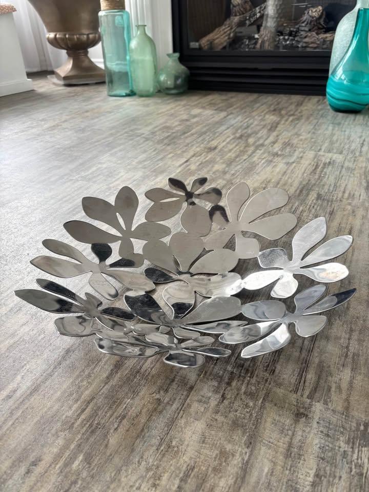 decorative crome bowl/tray