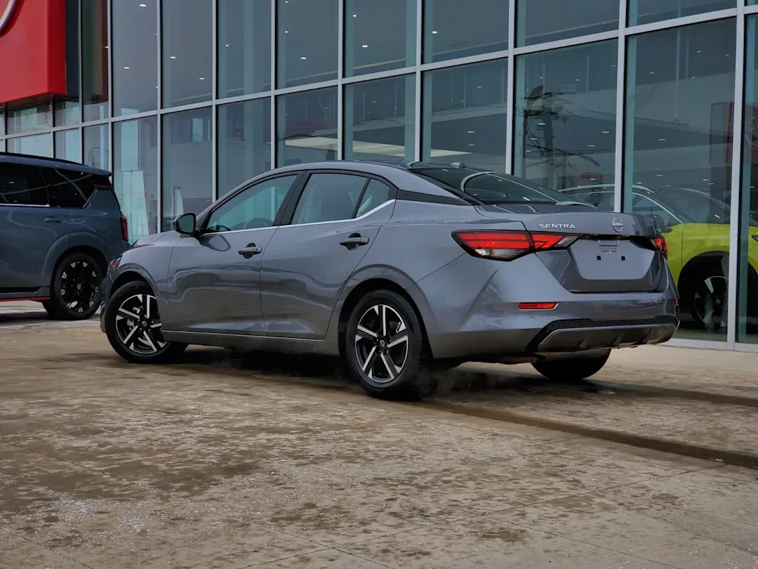 2024 Nissan Sentra - photo 2