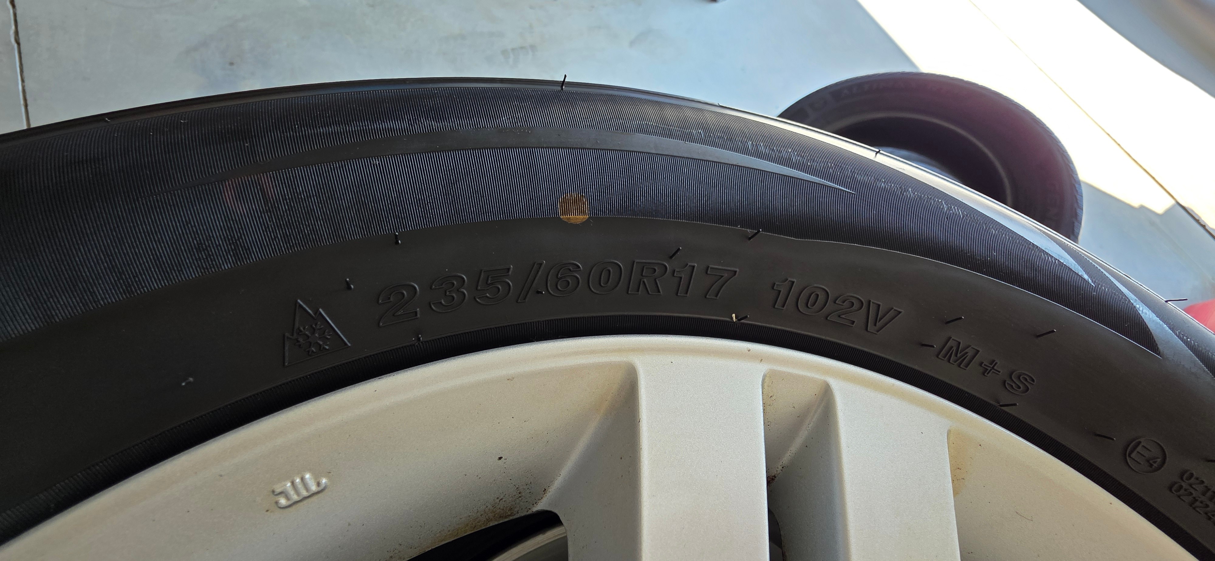 Tires 235/60R17 M+S - photo 2