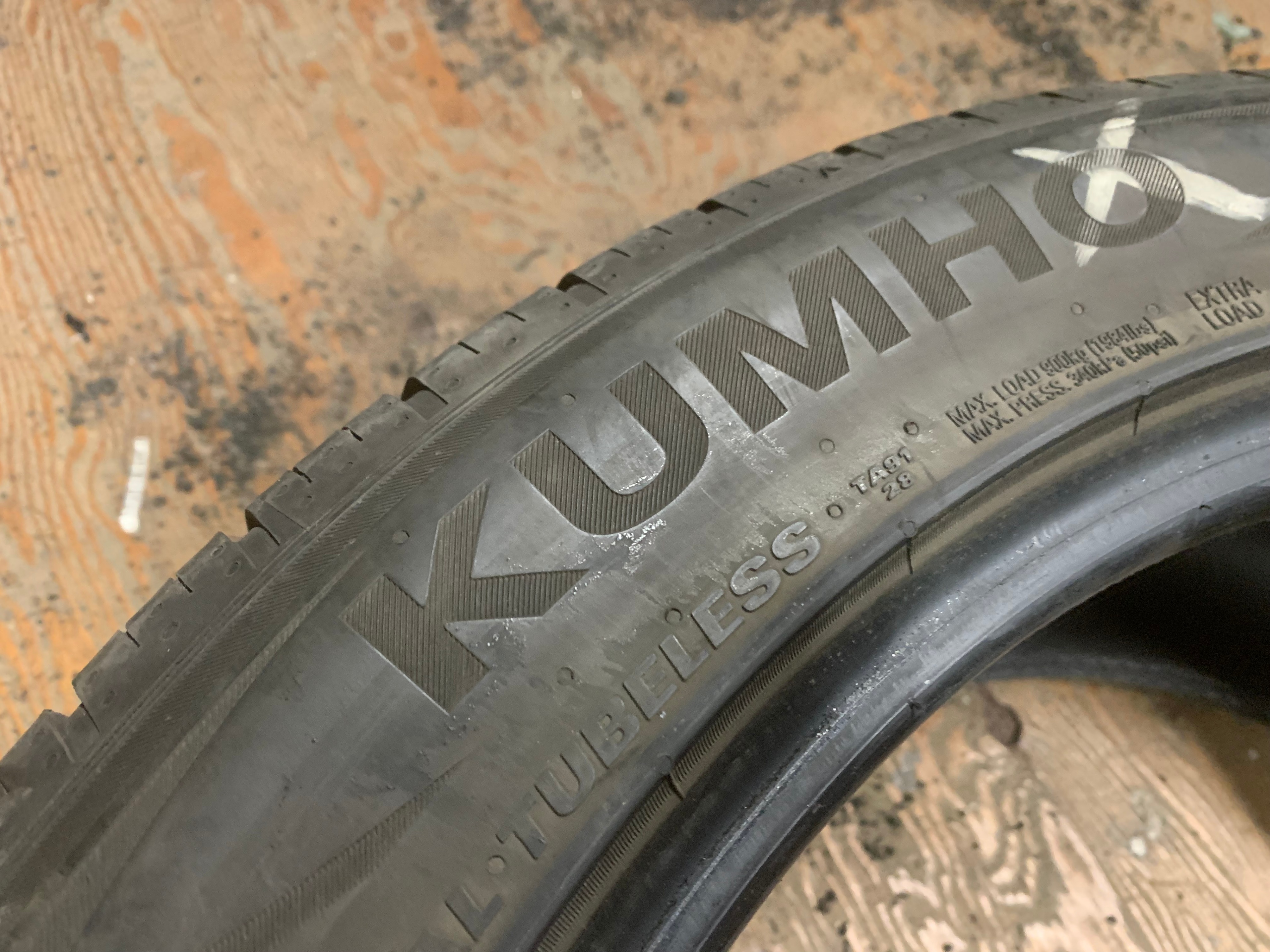 1 X single 255/45/19 M+S Kumho Majesty 9 solus TA91 EV Like New - photo 5