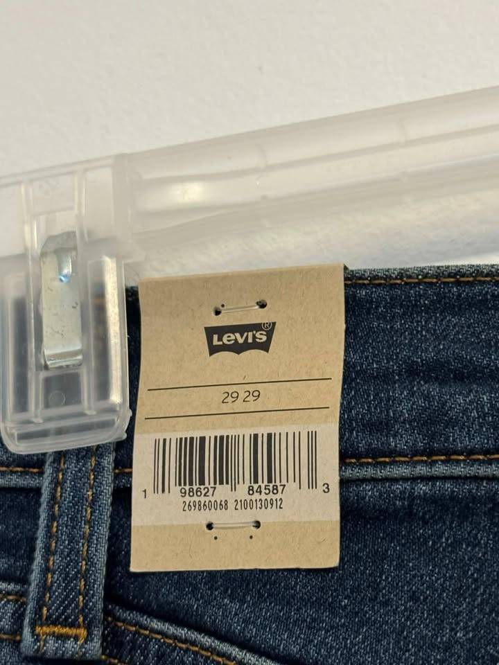 Brand-new LEVI's High Waisted Mom Jeans - photo 4