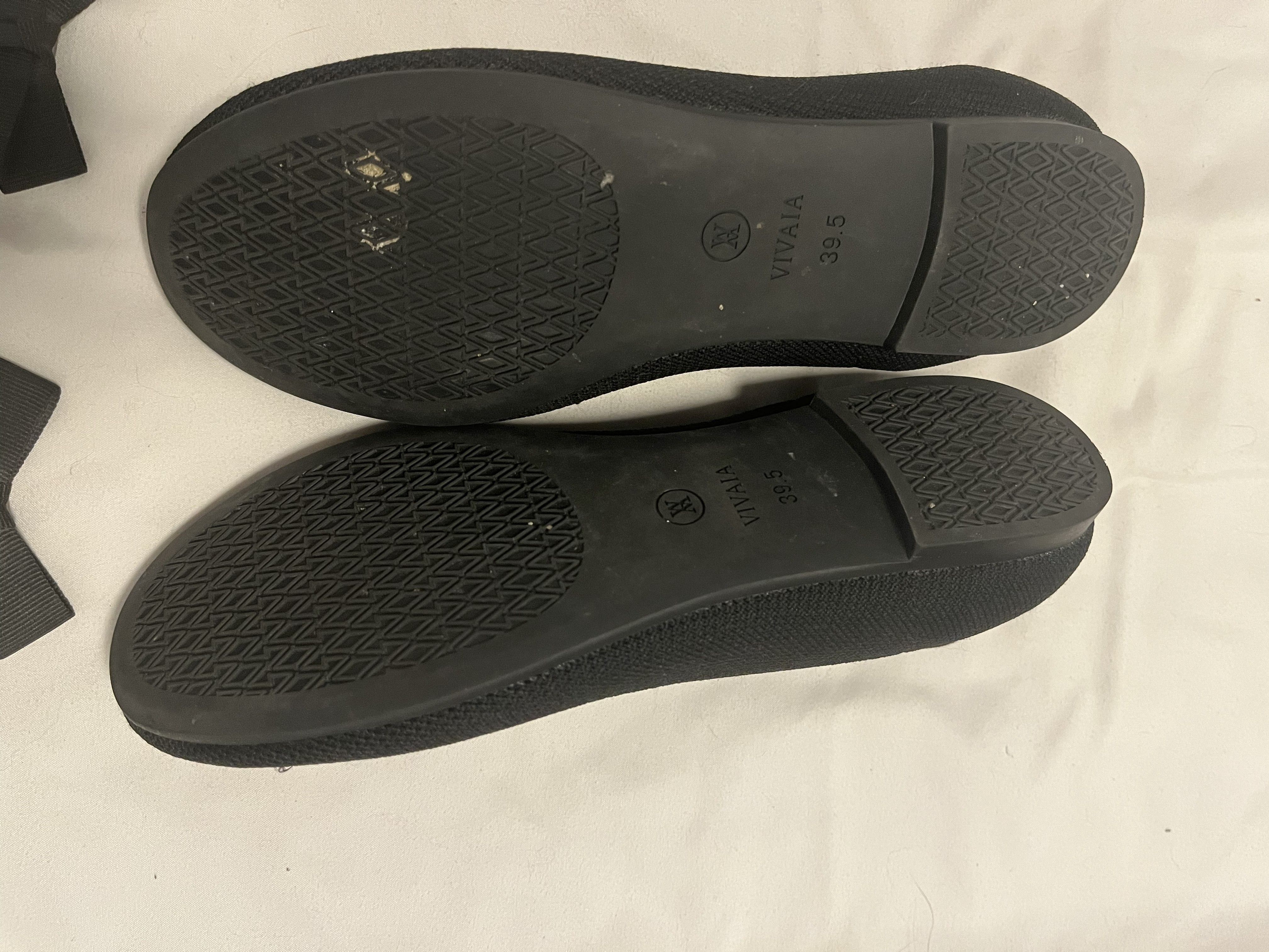 Vivaia Claire Flats w/ Removable Bows – Size 39.5 – Black - photo 4